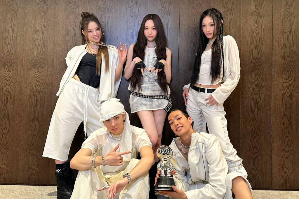 Công chúa tài phiệt yêu đương lộ liễu thành viên nam trong nhóm, mỹ nhân đẹp nhất phải 