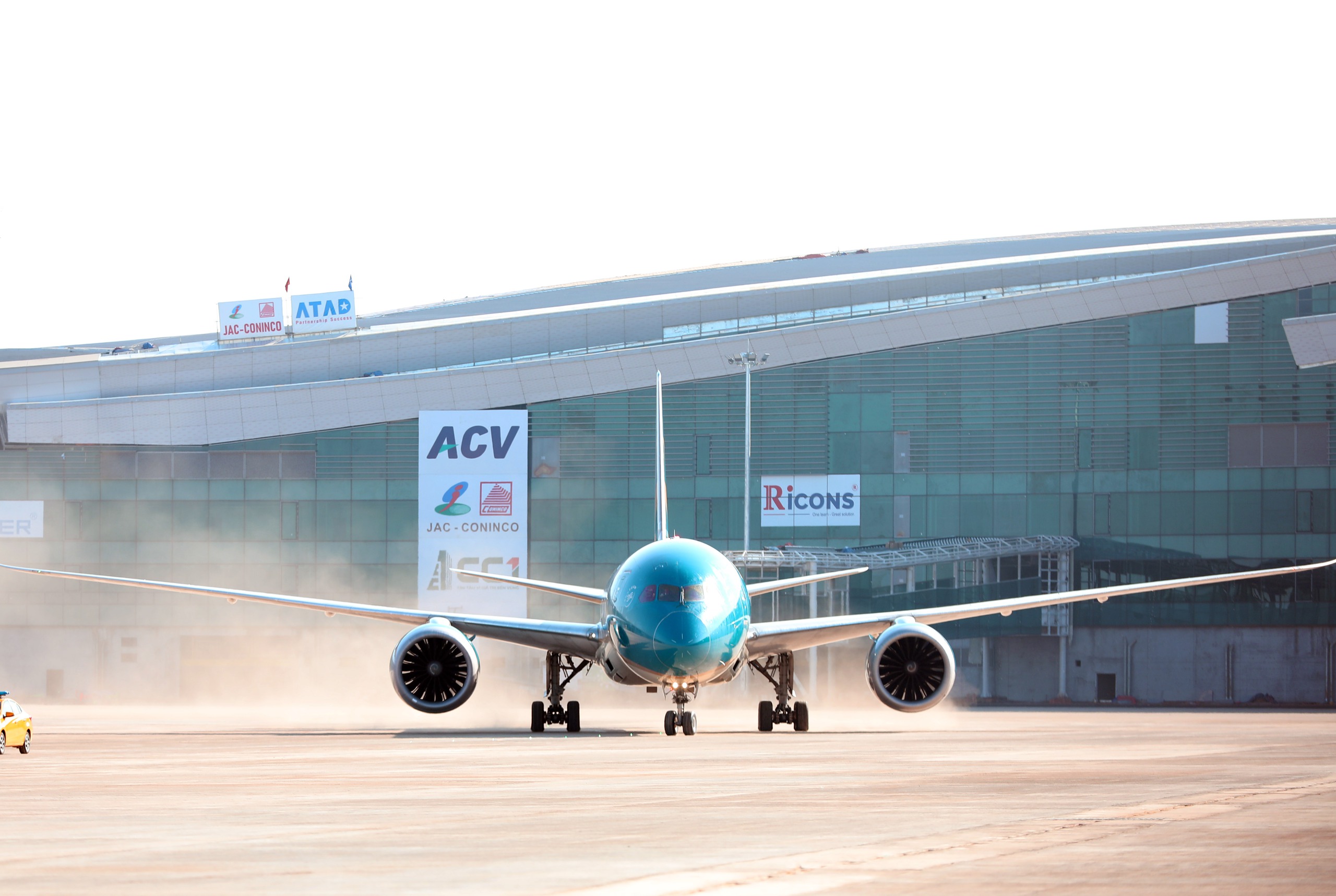 Sân bay Long Thành đón Boeing 787 Dreamliner trong ngày lịch sử 19.12- Ảnh 7. Sân bay Long Thành đón Boeing 787 Dreamliner trong ngày lịch sử 19.12- Ảnh 7.