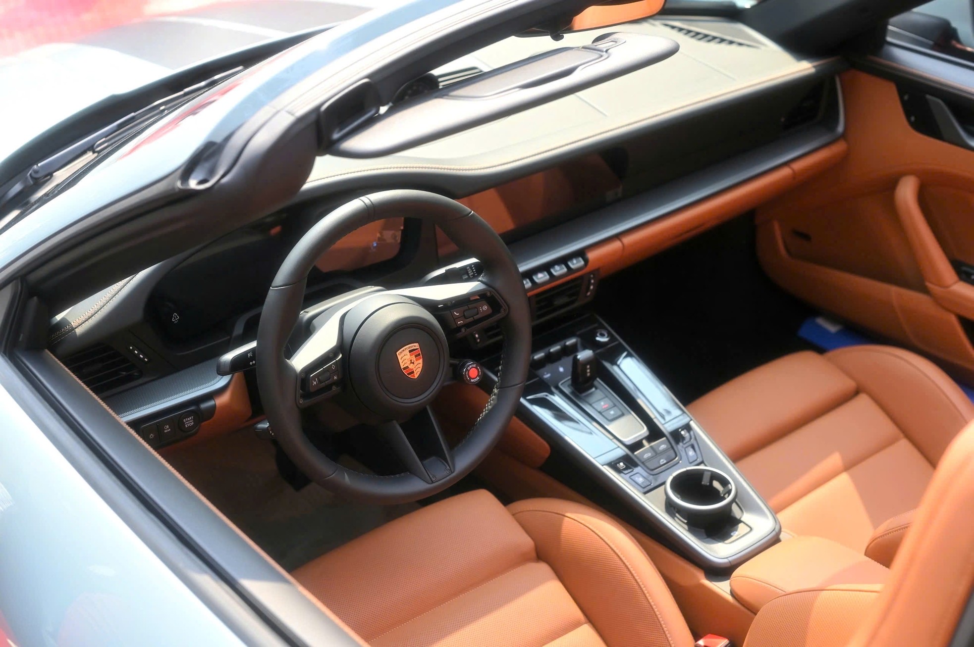 Loạt xe chơi về Việt Nam 2025: Đắt, kén khách nhưng không thiếu đại gia sẵn sàng xuống tiền - Ảnh 3.