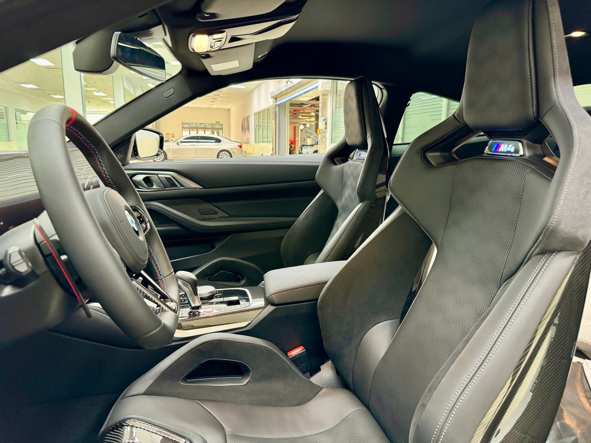 Loạt xe chơi về Việt Nam 2025: Đắt, kén khách nhưng không thiếu đại gia sẵn sàng xuống tiền - Ảnh 8.