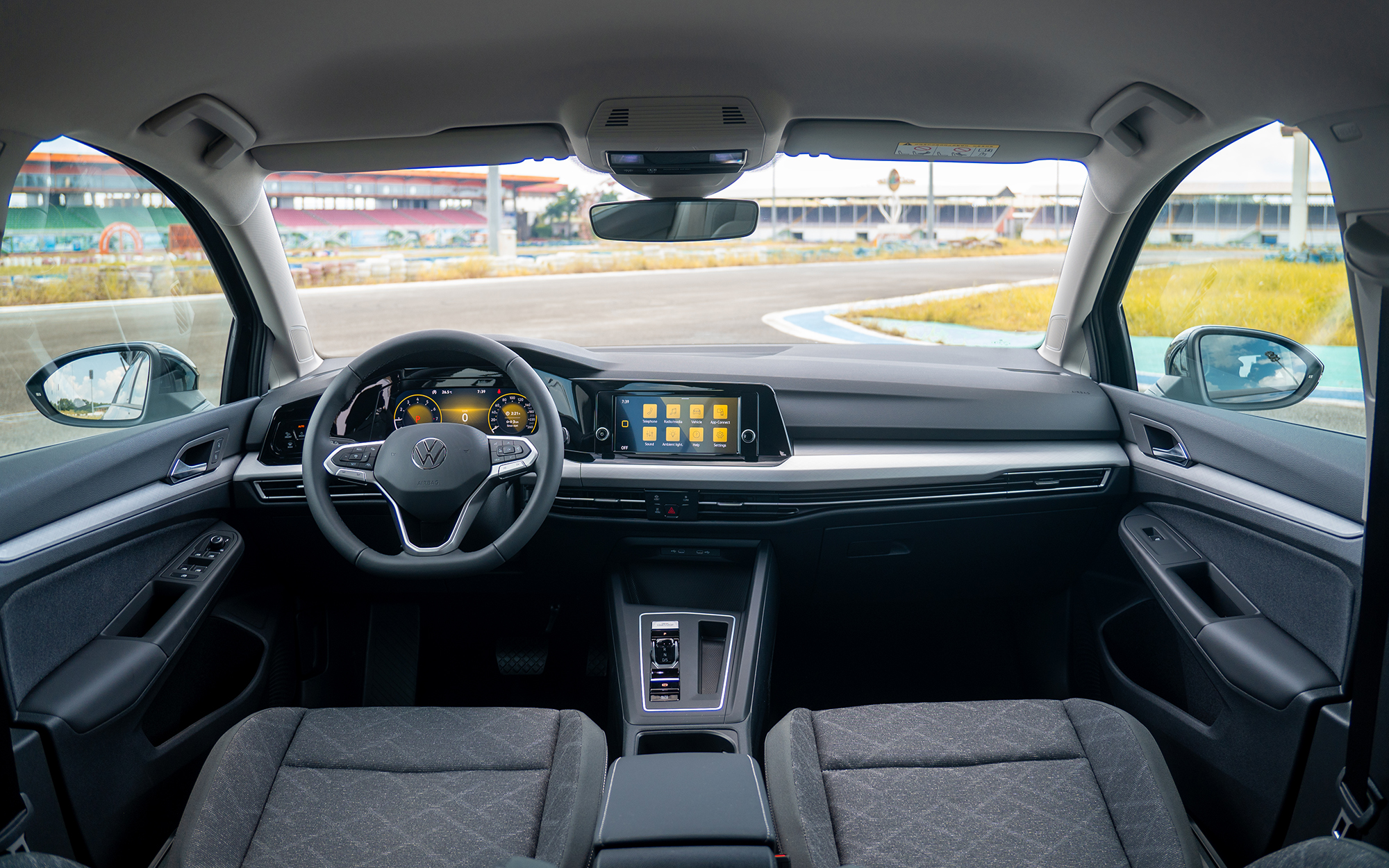 Loạt xe chơi về Việt Nam 2025: Đắt, kén khách nhưng không thiếu đại gia sẵn sàng xuống tiền - Ảnh 16.