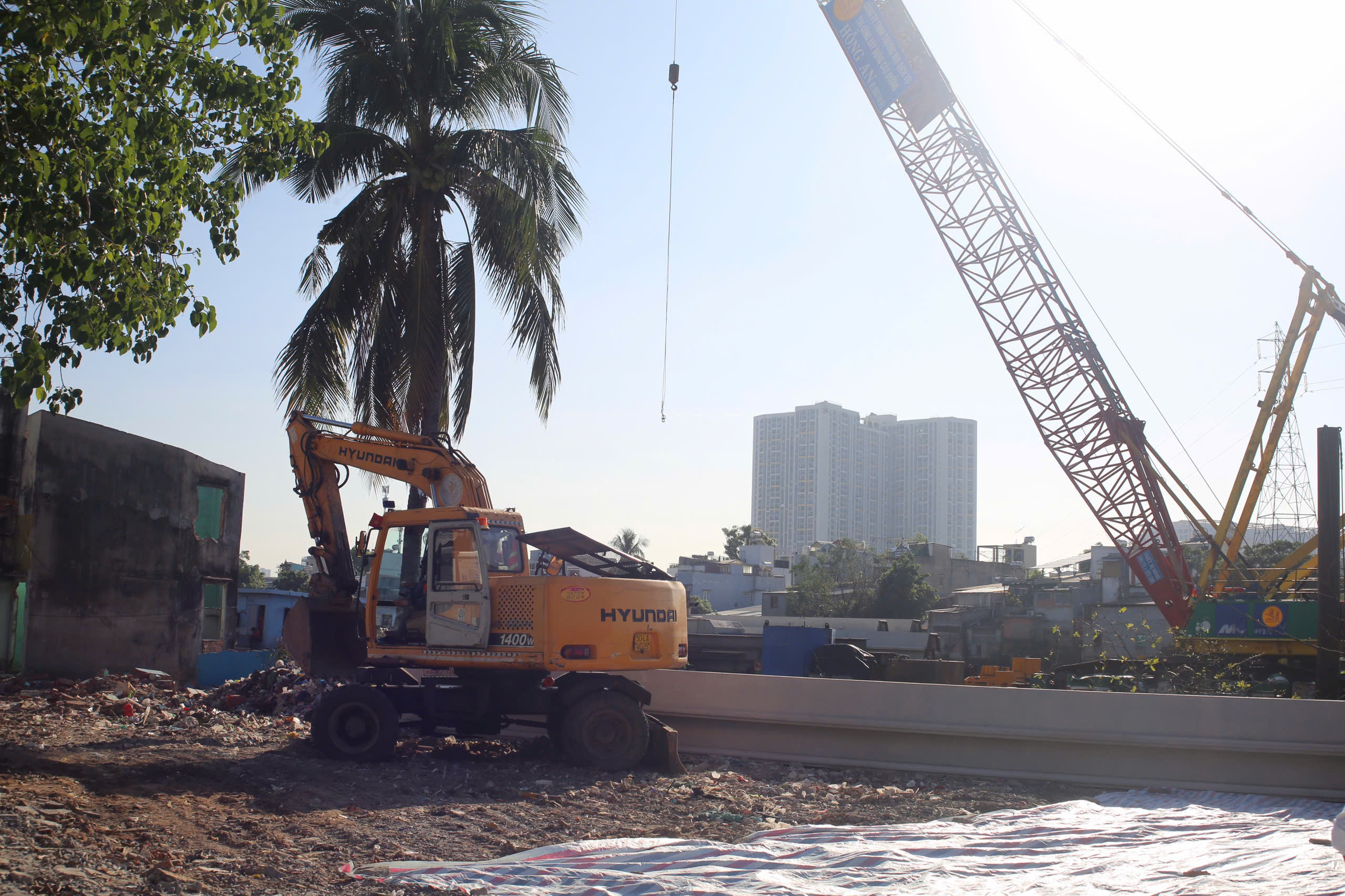 Khởi công gói thầu xây lắp 1 dự án cải tạo bờ Bắc kênh Đôi - Ảnh 2.