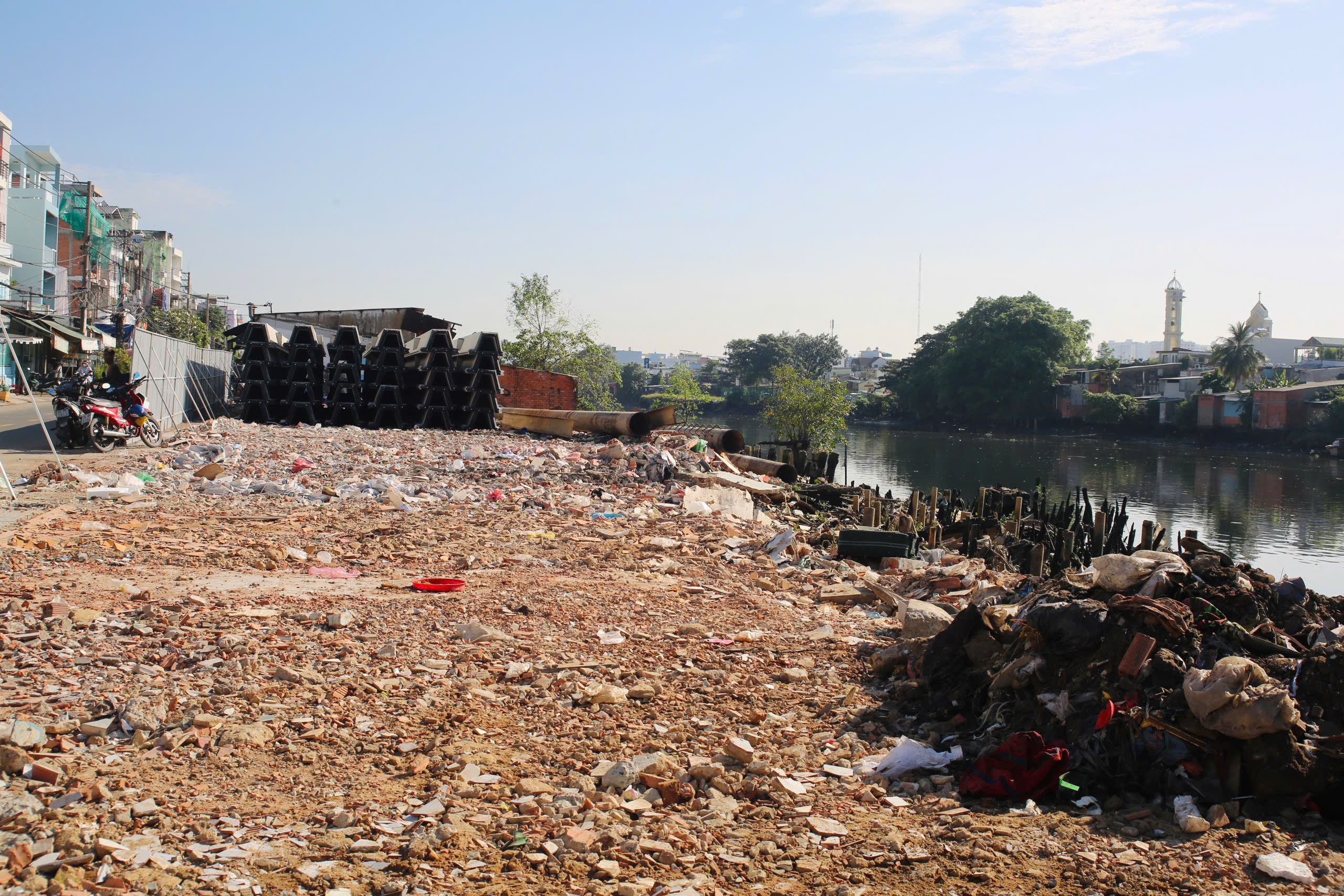 Khởi công gói thầu xây lắp 1 dự án cải tạo bờ Bắc kênh Đôi - Ảnh 3.