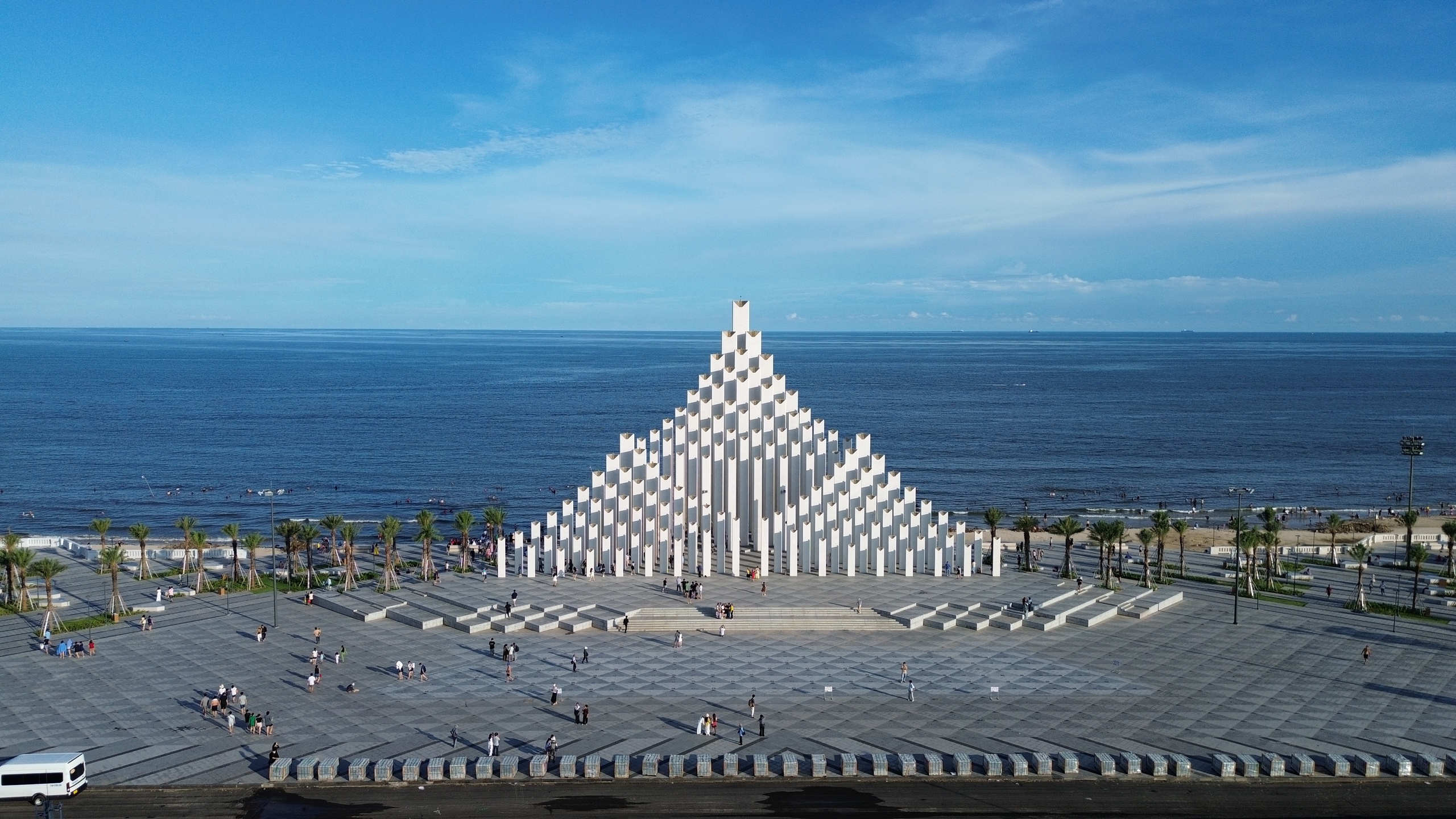 Khánh thành dự án chỉnh trang trục đường Thùy Vân, khởi công nâng cấp đường ĐT992   - Ảnh 2.