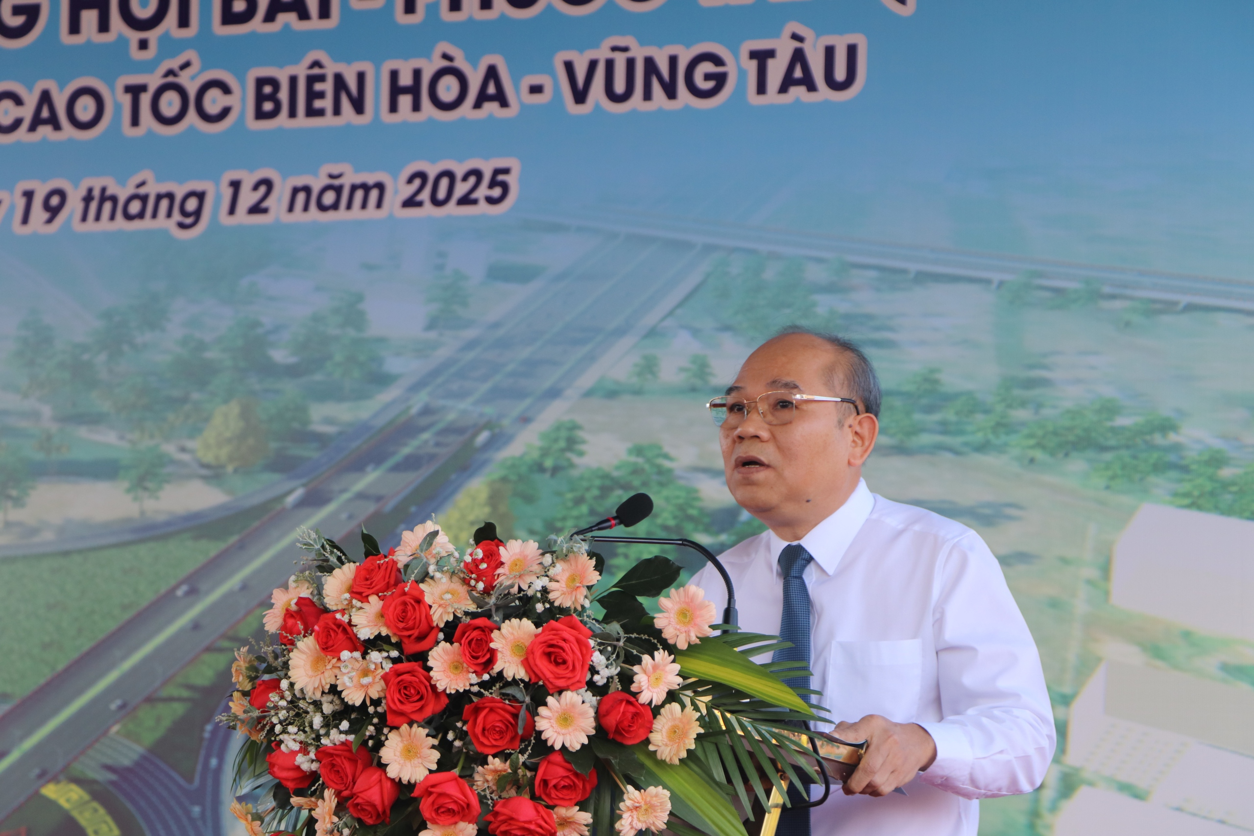 Khánh thành dự án chỉnh trang trục đường Thùy Vân, khởi công nâng cấp đường ĐT992   - Ảnh 3.