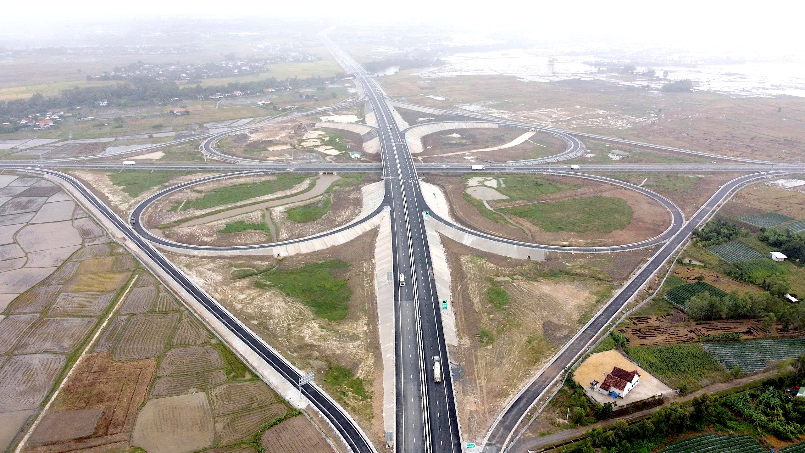 Khánh Hòa: Khởi công, khánh thành 5 dự án ngàn tỉ đồng chào mừng Đại hội Đảng toàn quốc - Ảnh 4.