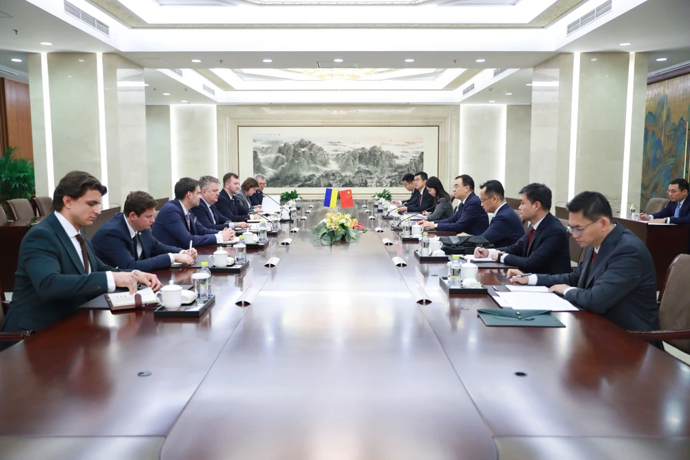 Tham vấn chính trị giữa Trung Quốc và Ukraine tại Bắc Kinh hôm 18-12. Ảnh: X/Sergiy Kyslytsya 1912 Thứ trưởng Ngoại giao Ukraine tới Bắc Kinh, gặp giới chức Trung Quốc và Đại sứ Mỹ_3.jpg