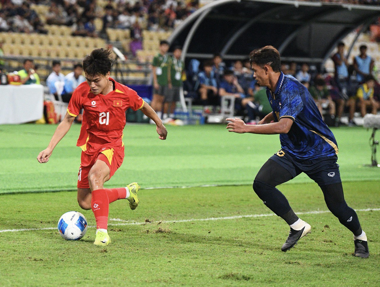 Phỏng vấn cầu thủ U22 Việt Nam: Lộ lý do ngược dòng kịch tính khiến U22 Thái Lan 