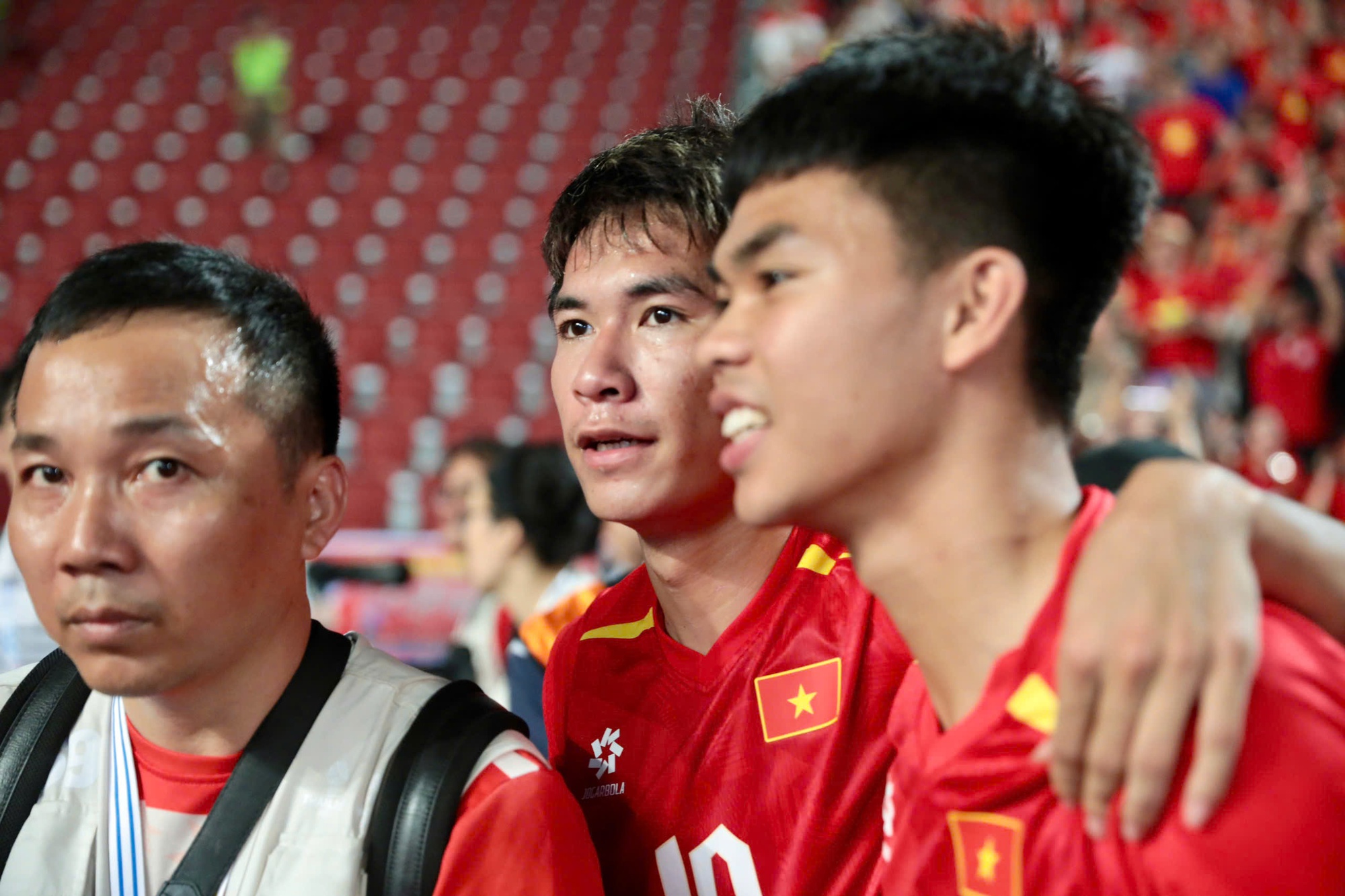 Phỏng vấn cầu thủ U22 Việt Nam: Lộ lý do ngược dòng kịch tính khiến U22 Thái Lan 