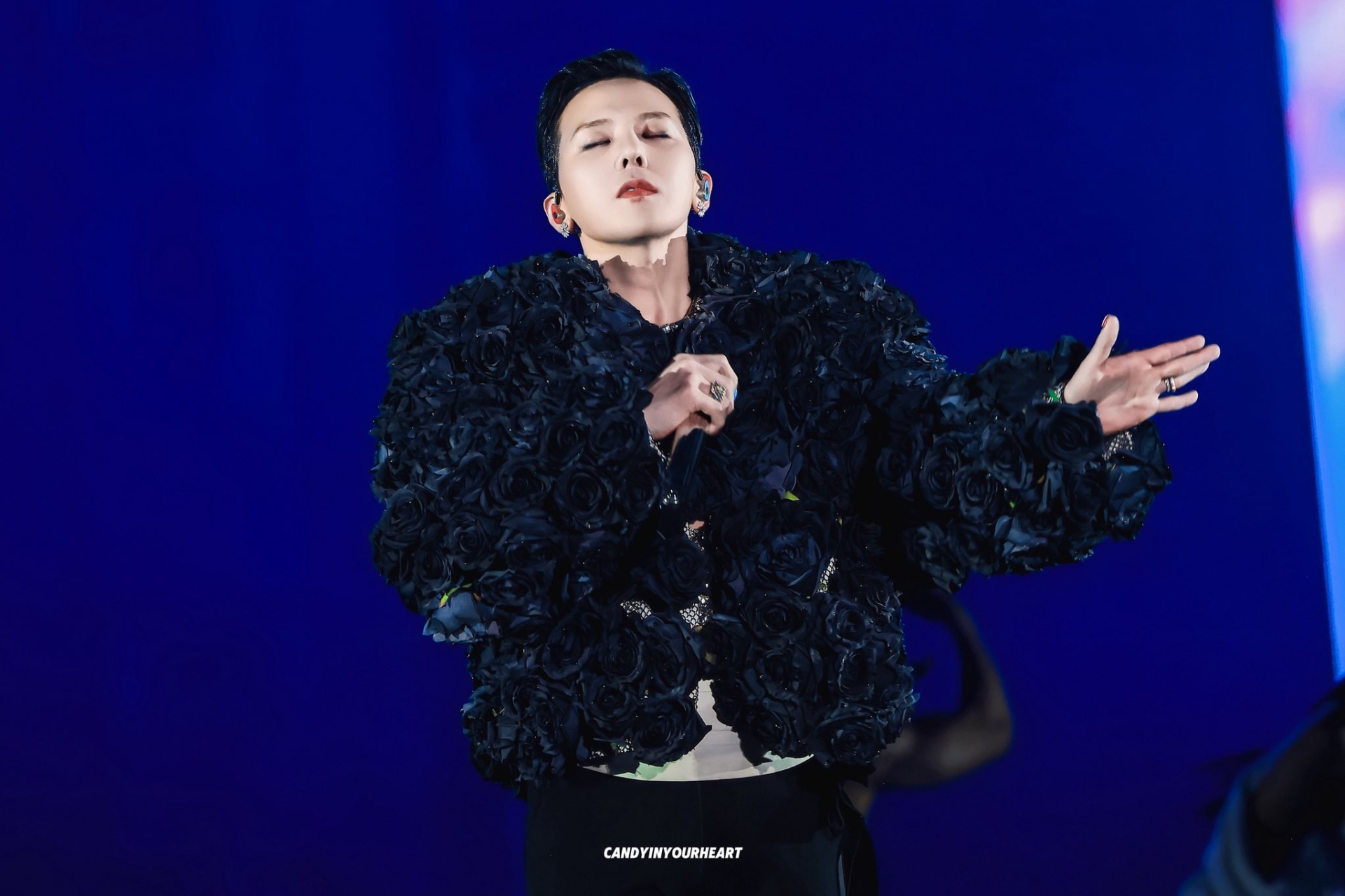 G-DRAGON khủng hoảng lớn- Ảnh 4.