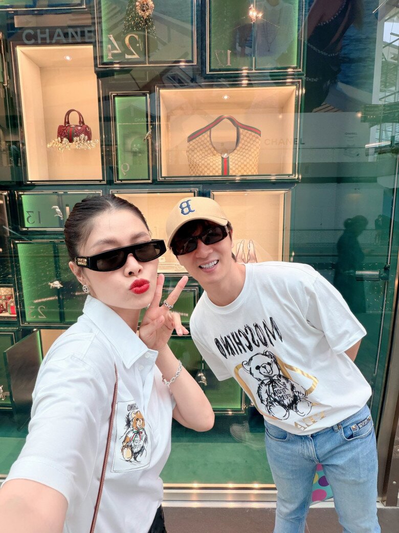 Sao Việt 24h: H’Hen Niê bế con gái đến mừng sinh nhật bà nội, bố chồng nàng hậu cúi người tặng hoa cho vợ cực amp;#34;tìnhamp;#34; - 11