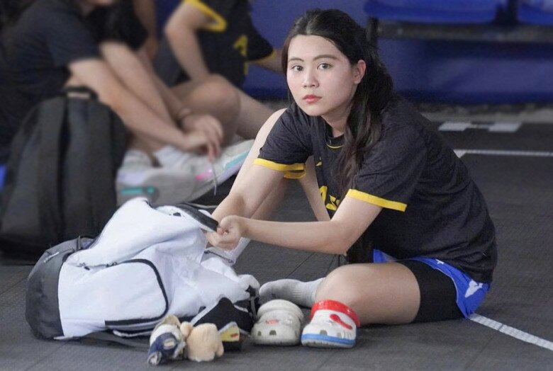 Hạt Dẻ nhà Quyền Linh xinh đẹp trong bộ ảnh chuẩn bị tốt nghiệp, ngoại hình thăng hạng từng ngày nay chuẩn "nàng thơ" 11 Hạt Dẻ nhà Quyền Linh xinh đẹp trong bộ ảnh chuẩn bị tốt nghiệp, ngoại hình thăng hạng từng ngày nay chuẩn amp;#34;nàng thơamp;#34; - 10