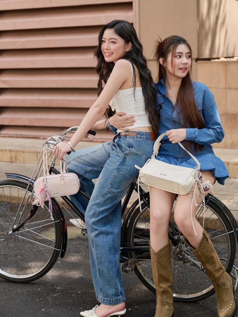 Hạt Dẻ nhà Quyền Linh xinh đẹp trong bộ ảnh chuẩn bị tốt nghiệp, ngoại hình thăng hạng từng ngày nay chuẩn "nàng thơ" 13 Lọ Lem - Hạt Dẻ sở hữu vẻ đẹp khác nhau.