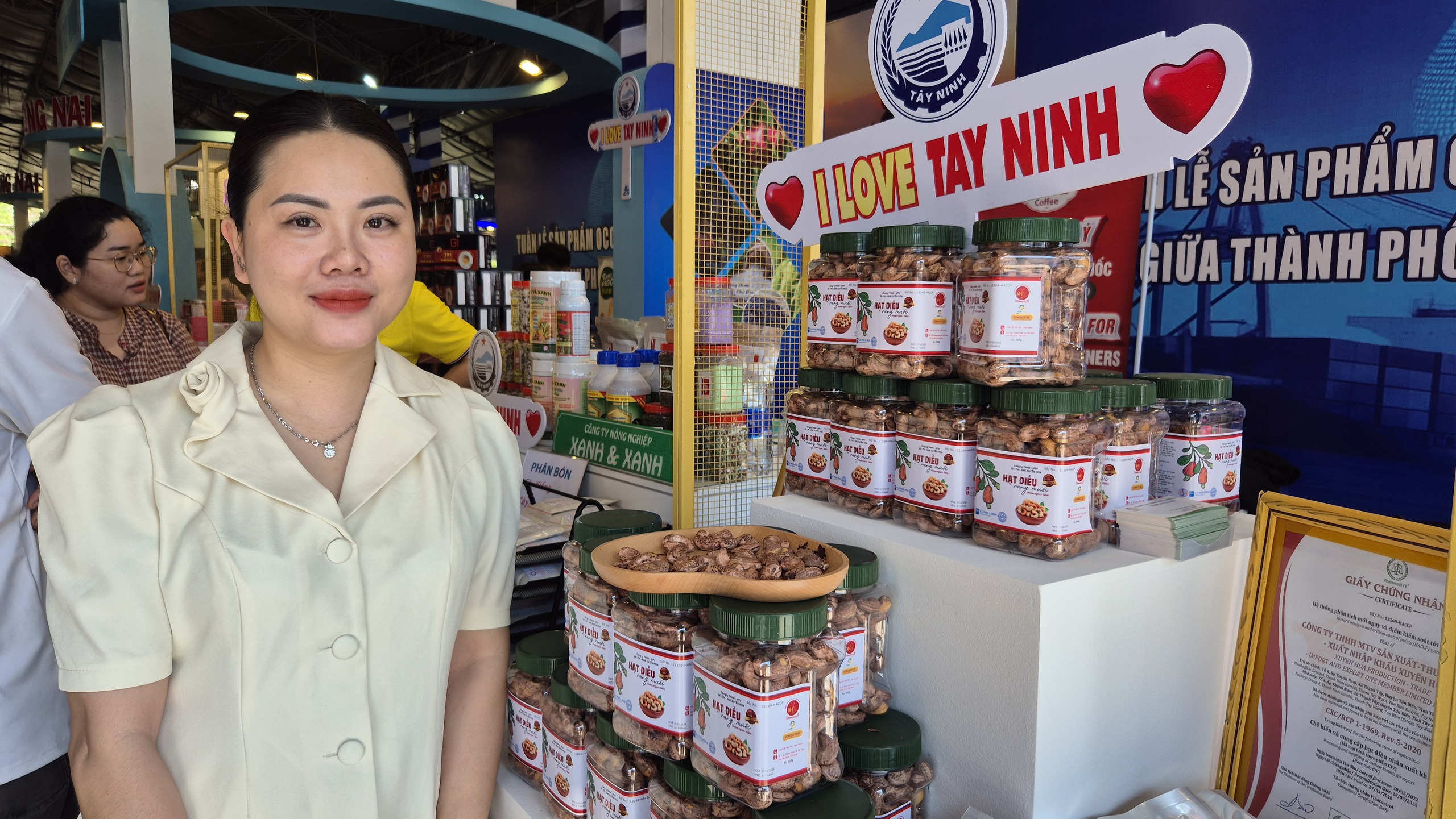 Tuần lễ sản phẩm OCOP đặc sản vùng miền tại TP HCM chào đón Tết 2025 - Ảnh 7.