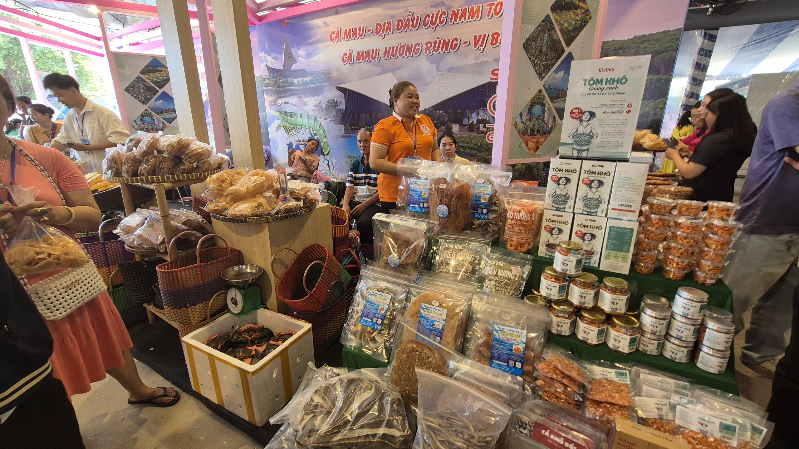 Tuần lễ sản phẩm OCOP đặc sản vùng miền tại TP HCM chào đón Tết 2025 - Ảnh 11.