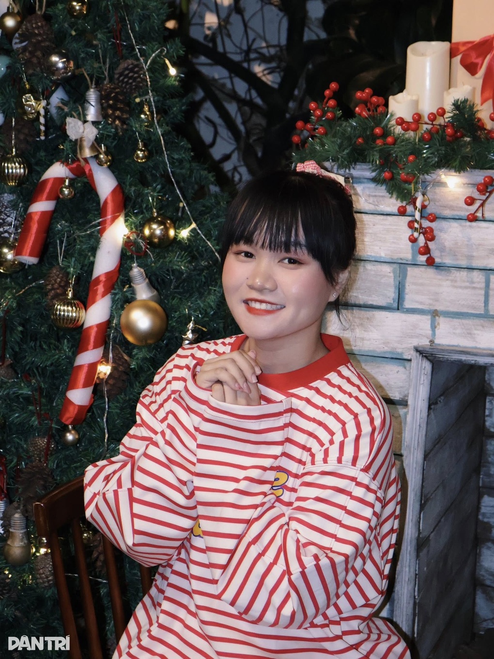 Cà phê Giáng sinh xuyên đêm ở TPHCM: Vì sao 1-2h sáng vẫn nườm nượp khách? - 2