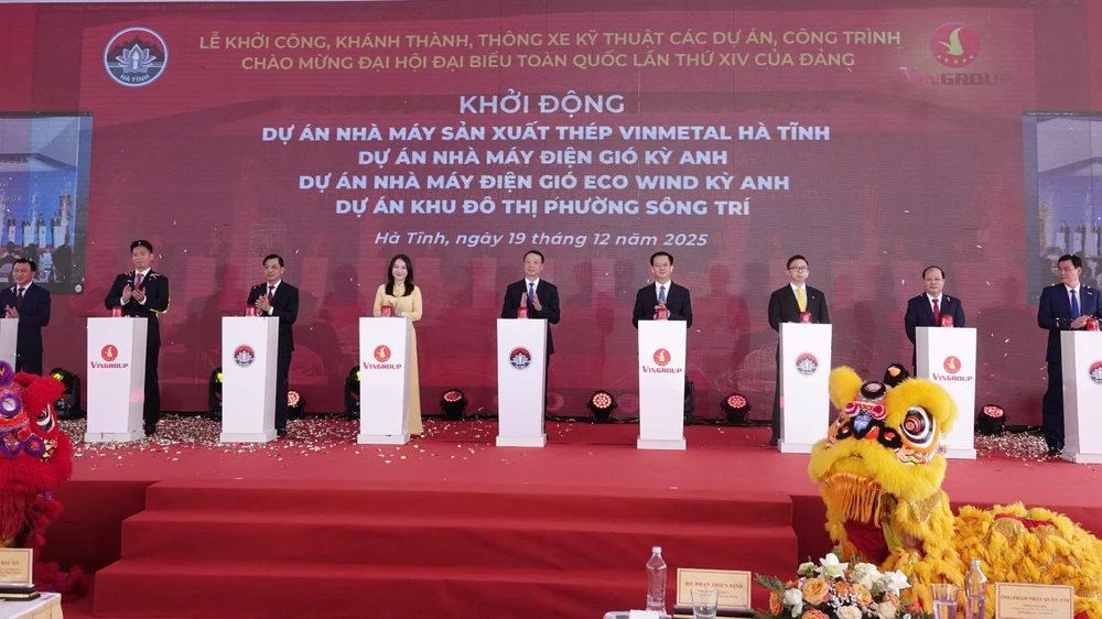 Nhà máy thép VinMetal.jpg