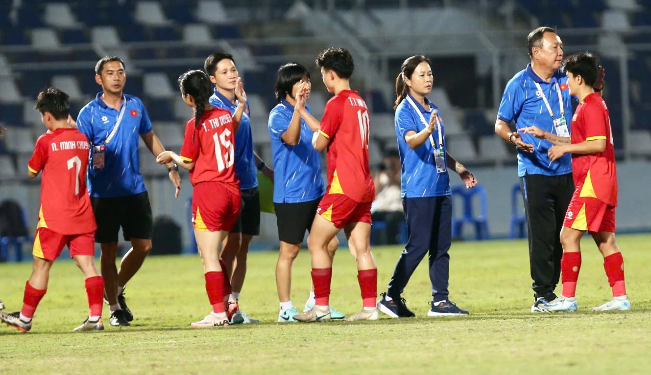 Ai đủ tâm và tầm thay HLV Mai Đức Chung để ngồi ghế nóng đội tuyển nữ Việt Nam?- Ảnh 4.
