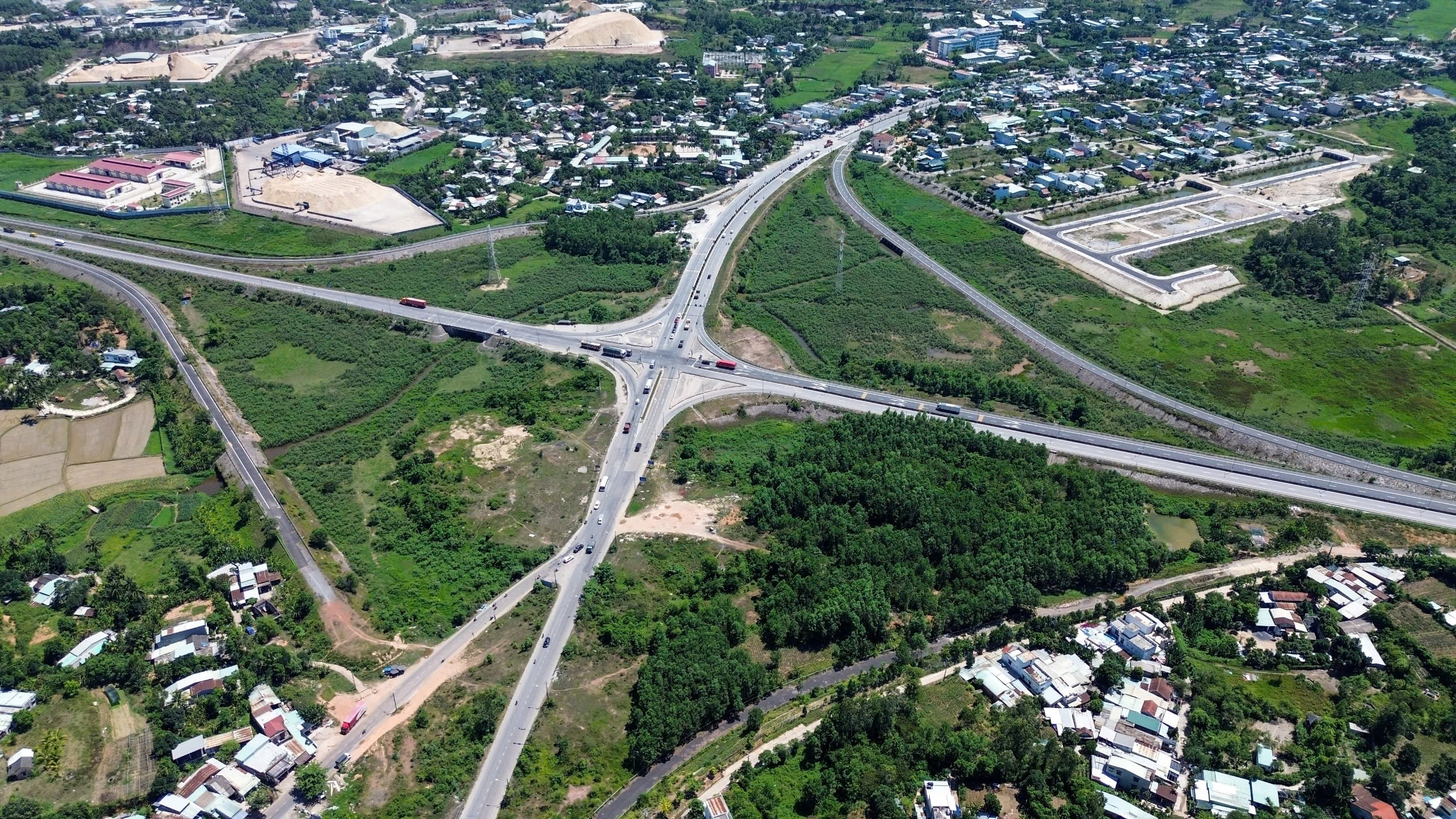 Nút giao QL14B với cao tốc Đà Nẵng - Quảng Ngãi: Dự án hạ tầng trọng điểm mới - Ảnh 4.