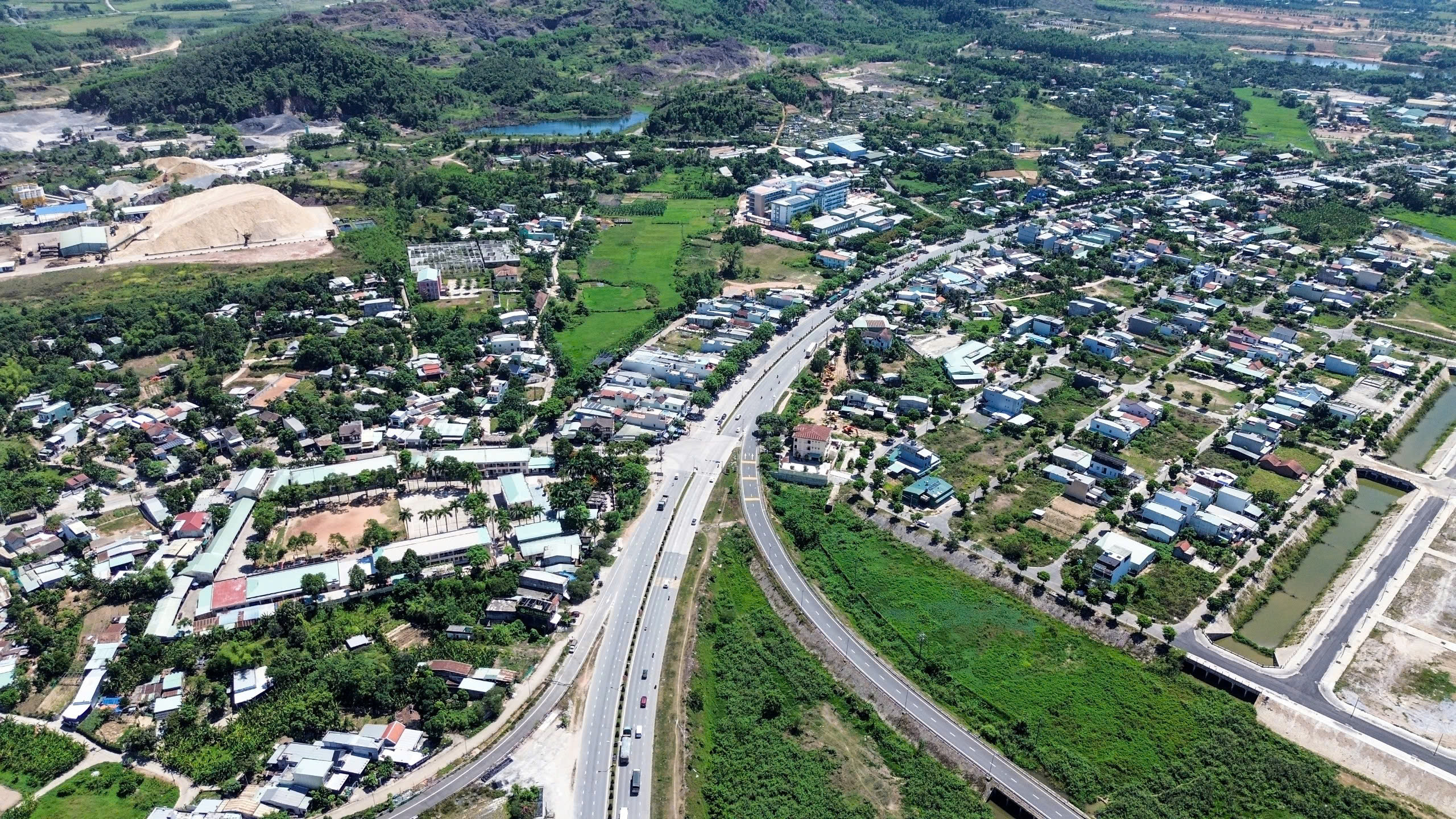 Nút giao QL14B với cao tốc Đà Nẵng - Quảng Ngãi: Dự án hạ tầng trọng điểm mới - Ảnh 7.