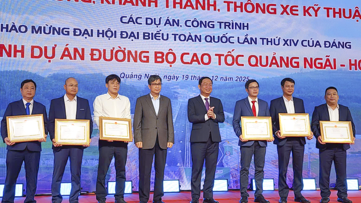 Khánh thành cao tốc Quảng Ngãi - Hoài Nhơn 20.400 tỉ đồng- Ảnh 4. Khánh thành cao tốc Quảng Ngãi - Hoài Nhơn 20.400 tỉ đồng- Ảnh 4.