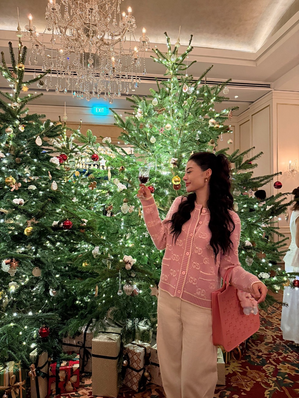 Cô liên tục xuất hiện với hình ảnh sang chảnh, cuộc sống đủ đầy.