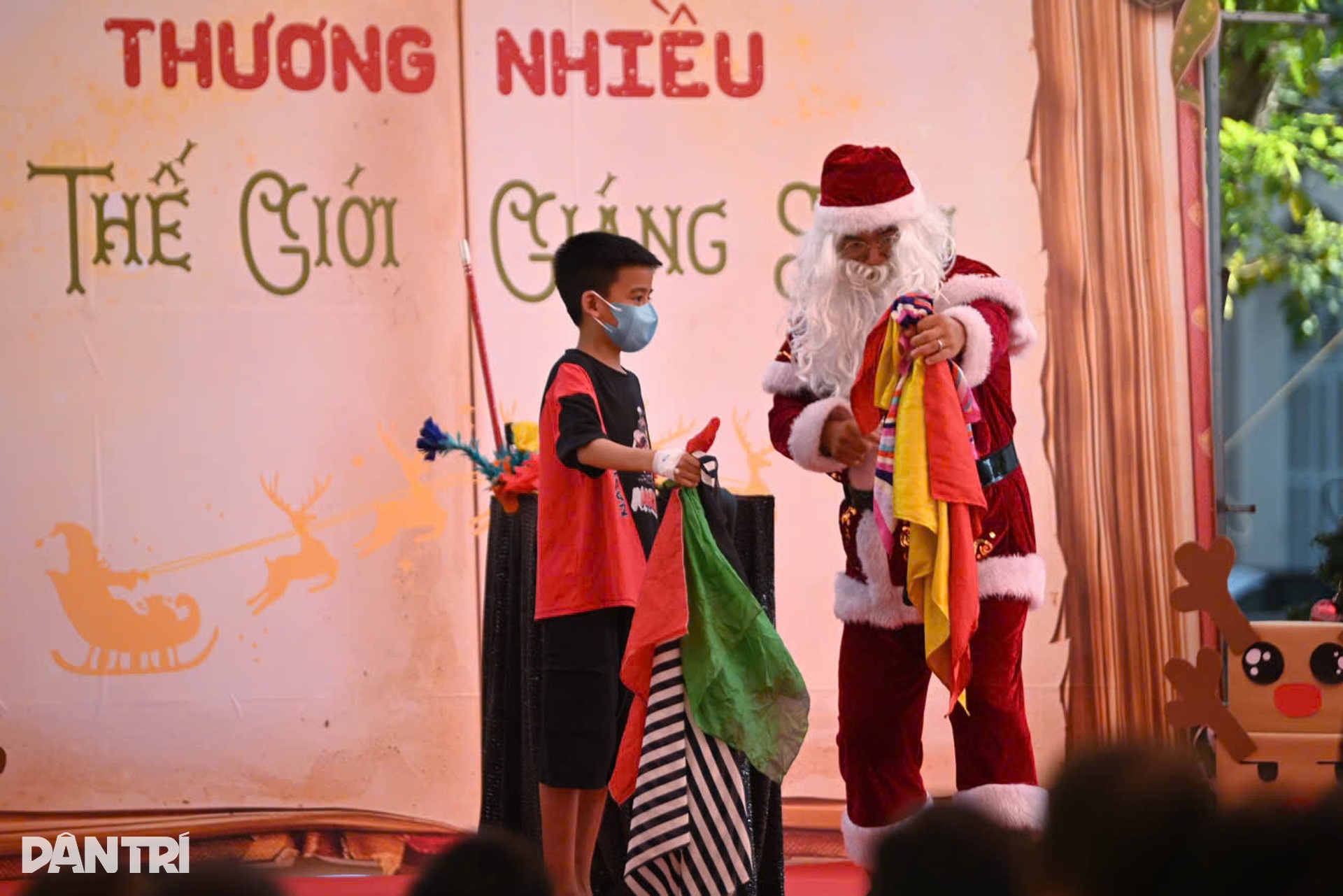 Noel đến sớm với những “chiến binh nhí tại bệnh viện ở TPHCM - 2 Noel đến sớm với những “chiến binh nhí tại bệnh viện ở TPHCM - 2