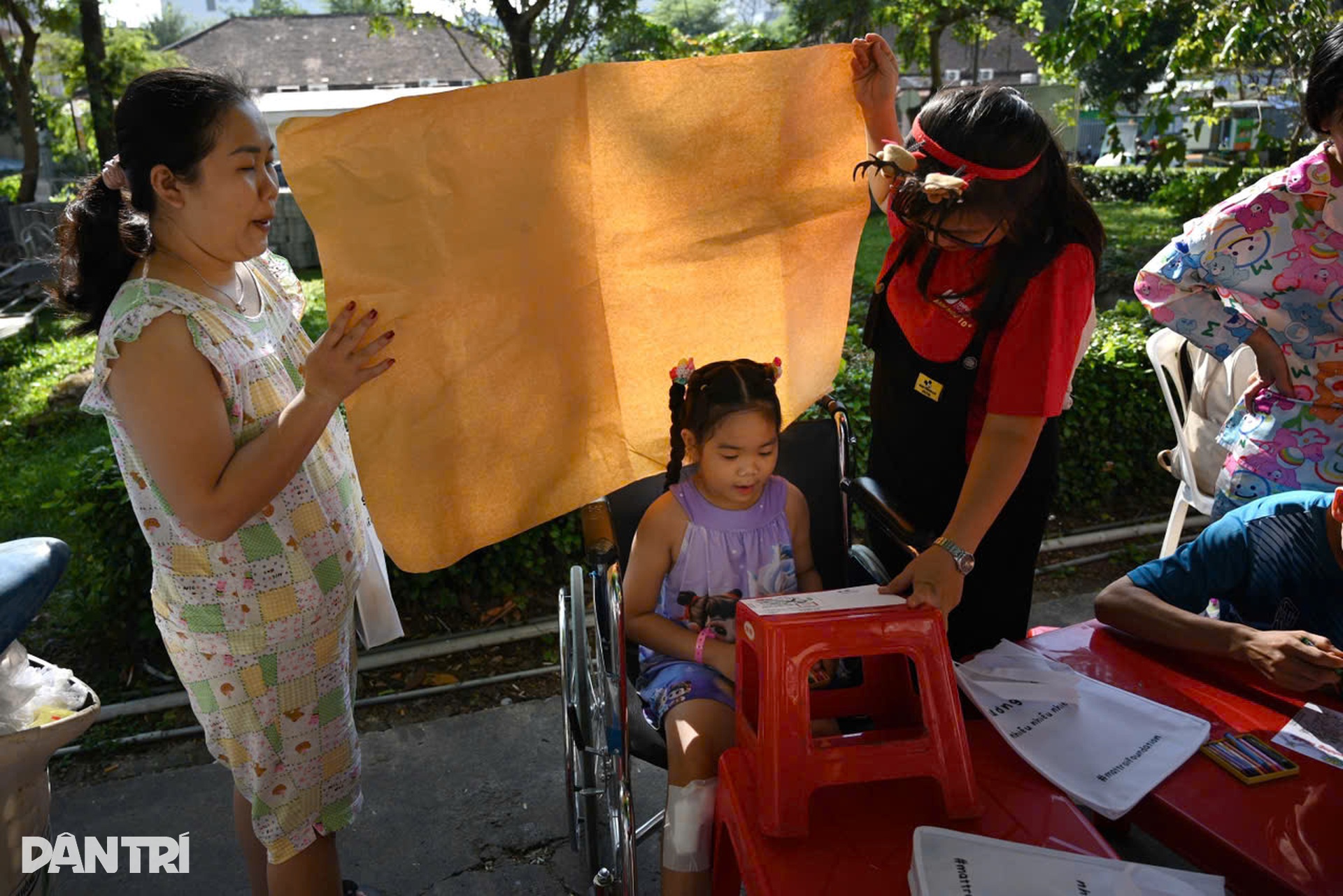 Noel đến sớm với những “chiến binh nhí tại bệnh viện ở TPHCM - 3 Noel đến sớm với những “chiến binh nhí tại bệnh viện ở TPHCM - 3