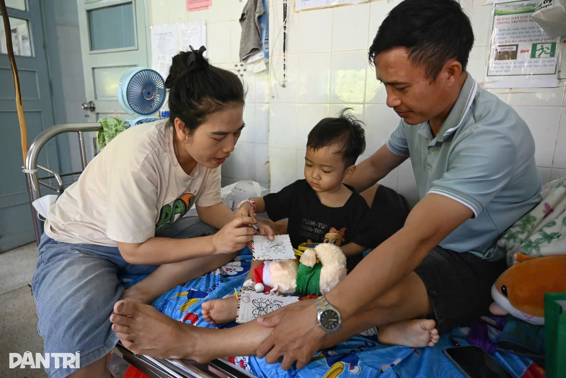 Noel đến sớm với những “chiến binh nhí tại bệnh viện ở TPHCM - 9 Noel đến sớm với những “chiến binh nhí tại bệnh viện ở TPHCM - 9