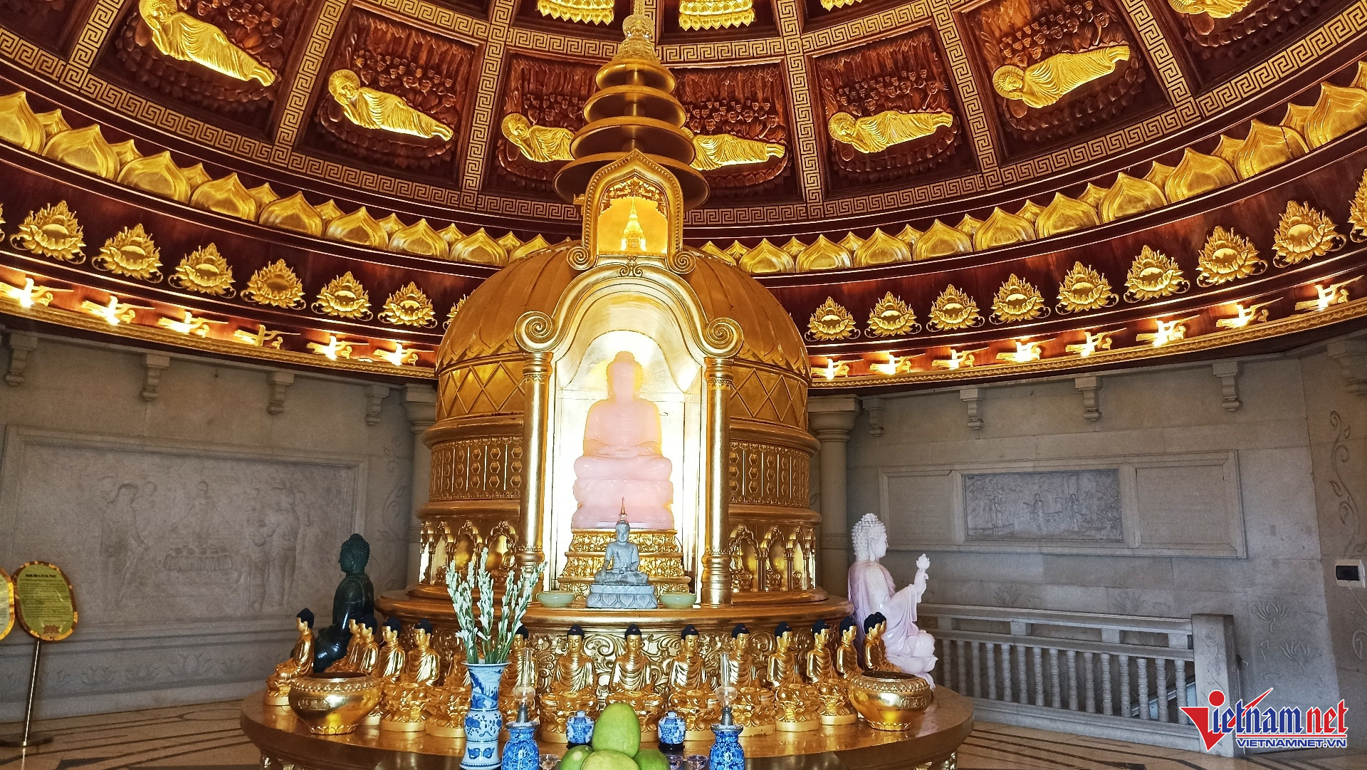 Tầng 13 của bảo tháp là nơi hội tụ, giao thoa giữa trời và đất