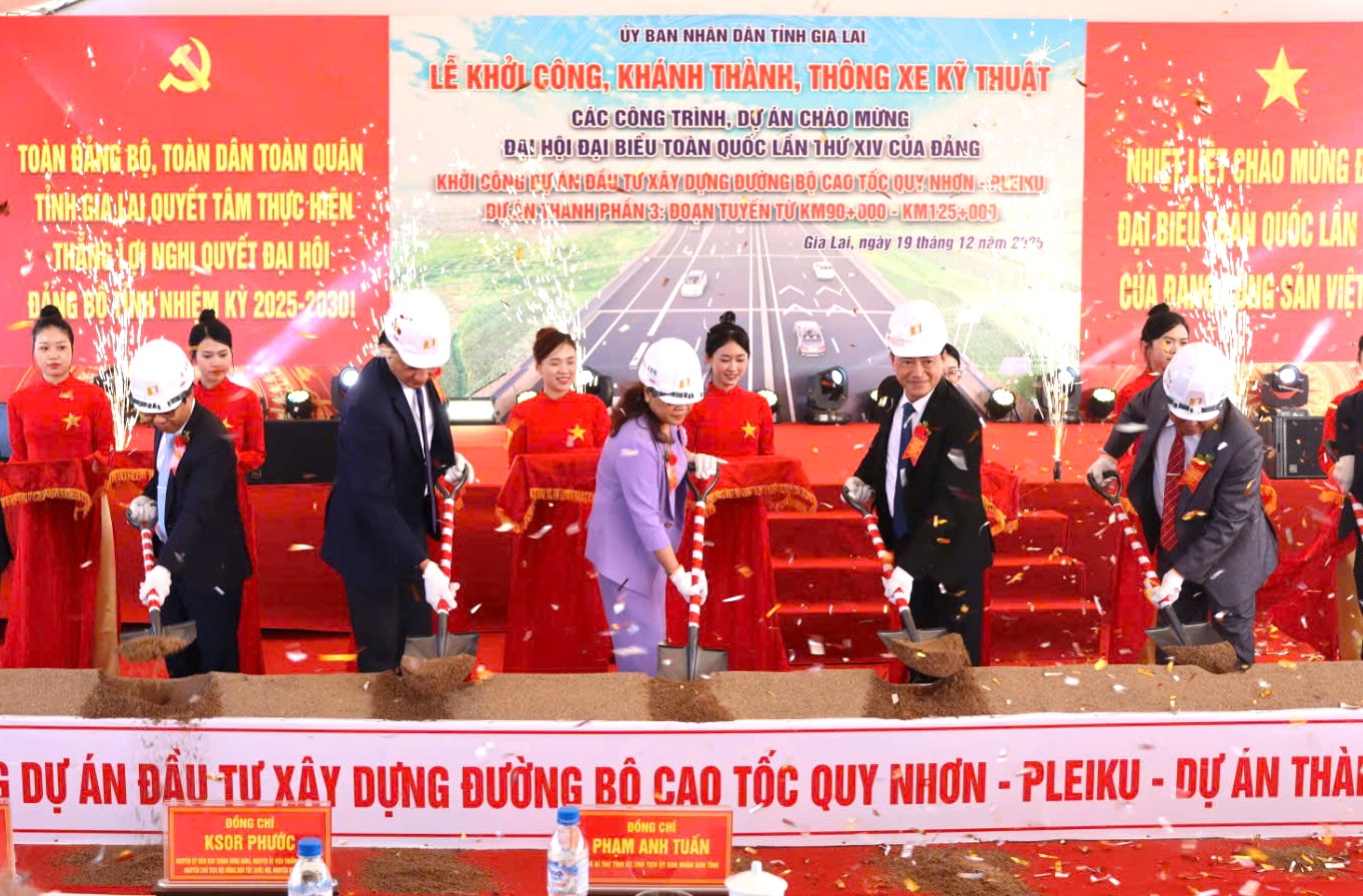 Chủ tịch UBND tỉnh Gia Lai nhấn mạnh bảo hành 5 năm cho cao tốc Pleiku - Quy Nhơn - Ảnh 3.