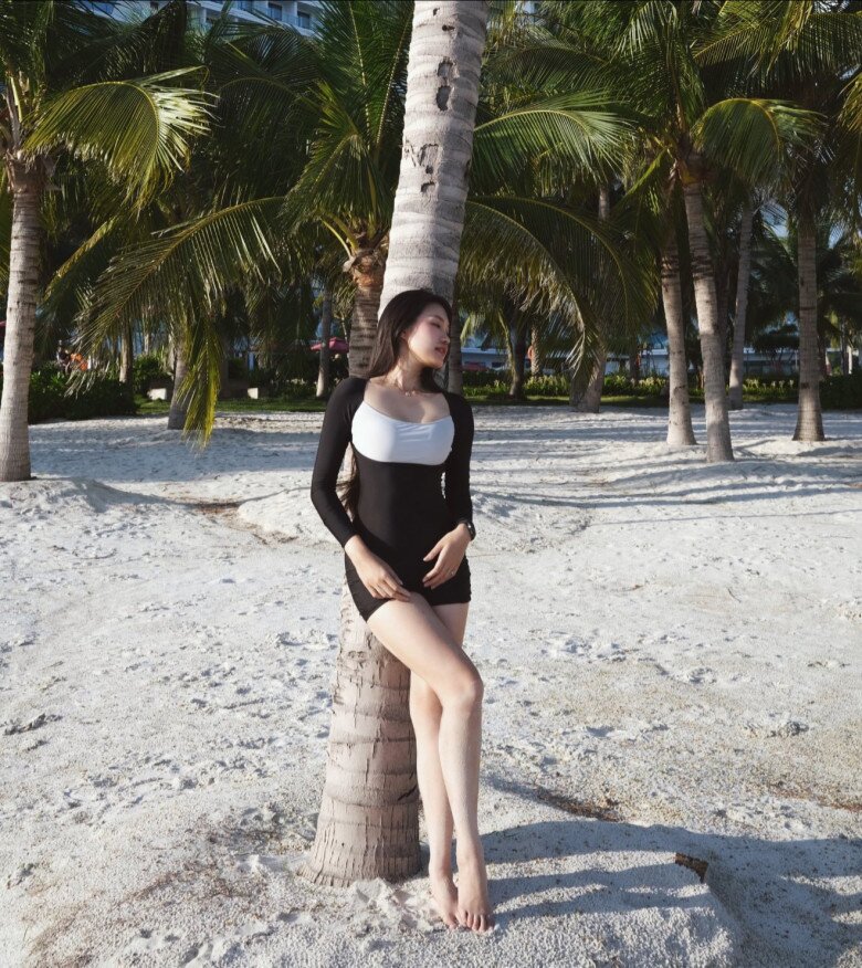 Vóc dáng nuột nà của Doãn Hải My sau khi sinh con trai đầu lòng.