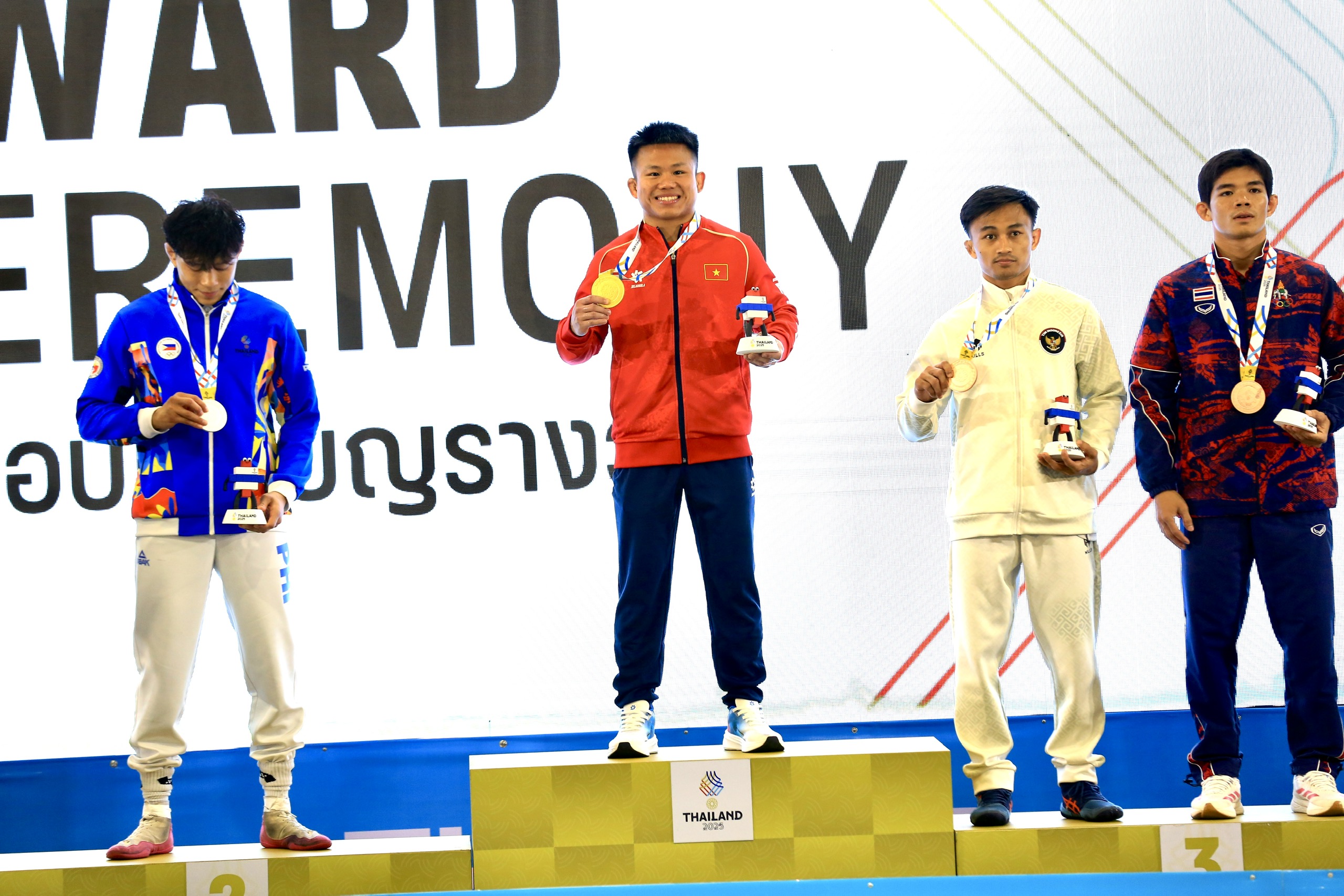 Cấn Tất Dự đi vào lịch sử SEA Games: Gia đình bày 50 mâm cỗ ăn mừng- Ảnh 6. Cấn Tất Dự đi vào lịch sử SEA Games: Gia đình bày 50 mâm cỗ ăn mừng- Ảnh 6.