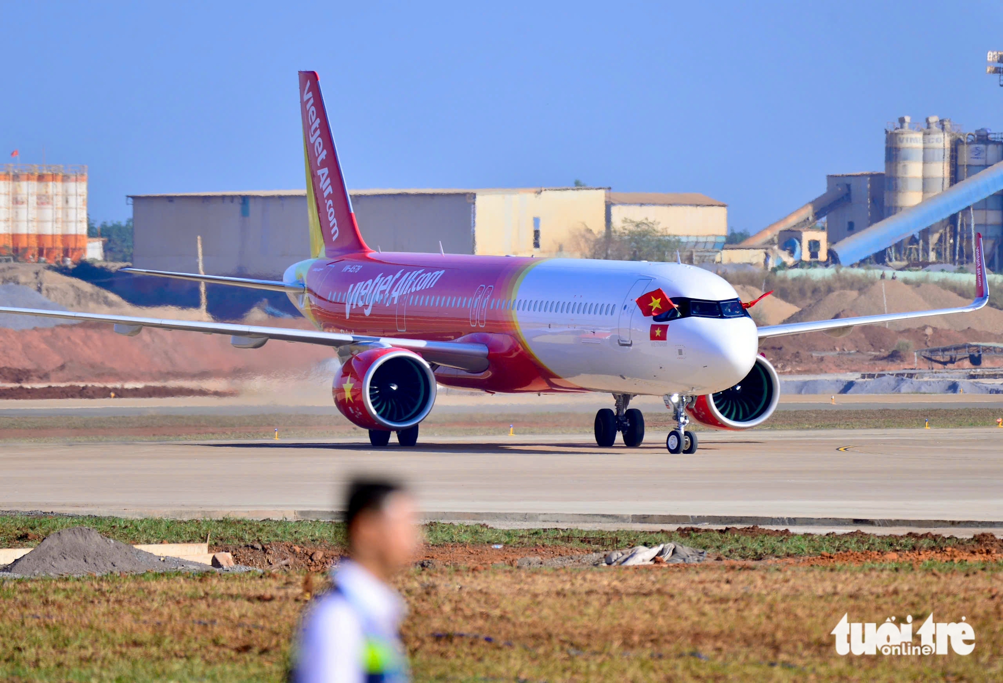 Ngắm 3 máy bay đầu tiên hạ cánh sân bay Long Thành - Ảnh 6.