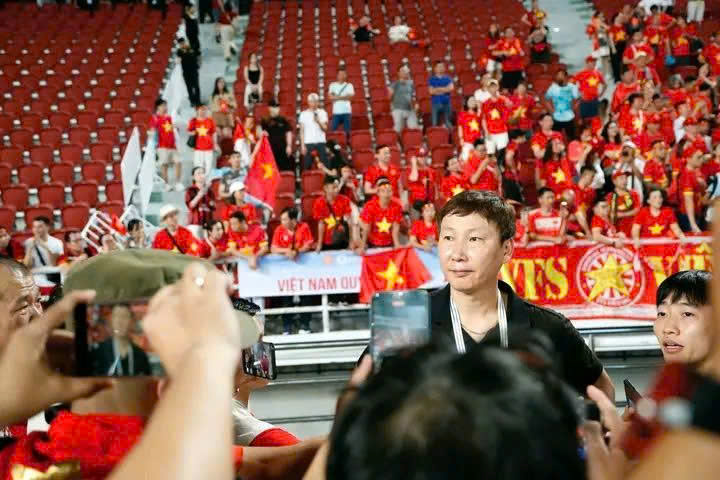 Hình ảnh mới của bóng đá Việt Nam 2 Hình ảnh mới của bóng đá Việt Nam - Ảnh 2.