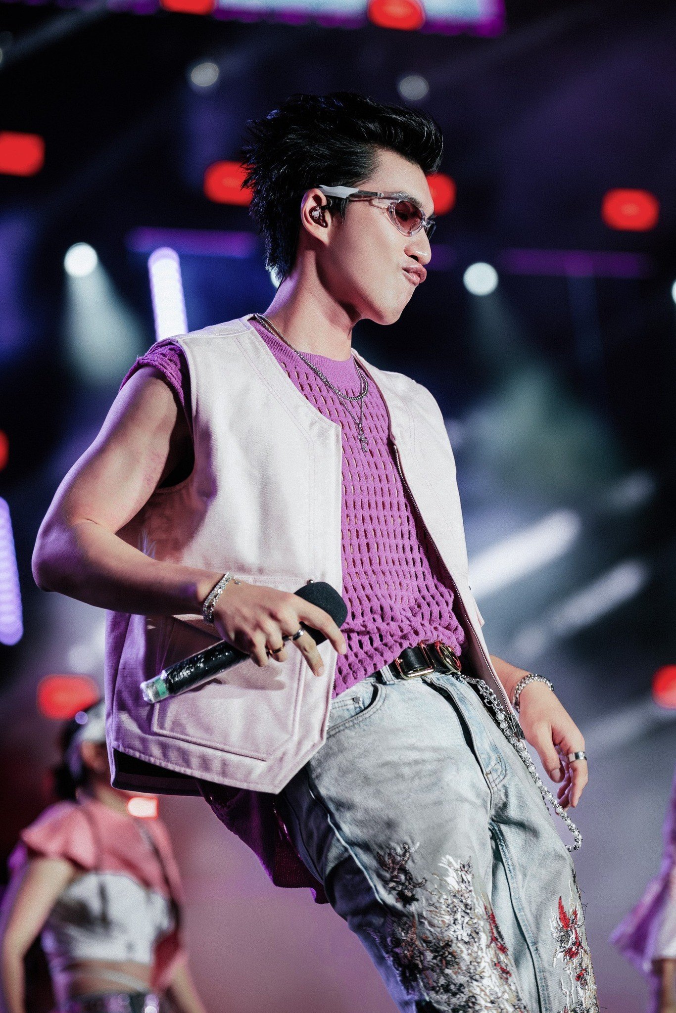 Phong độ thời trang của HIEUTHUHAI khiến cảm xúc của fan "lên xuống" chóng mặt - 5