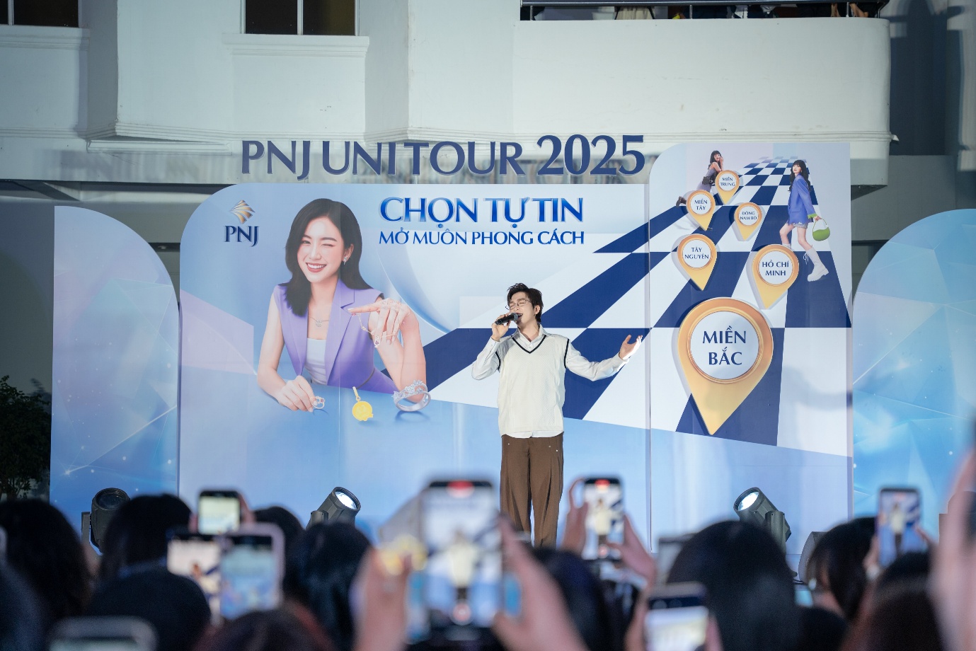 Dấu ấn PNJ Uni Tour 2025: Hơn 8.000 sinh viên đồng hành trên hành trình nâng tầm phong cách- Ảnh 3.