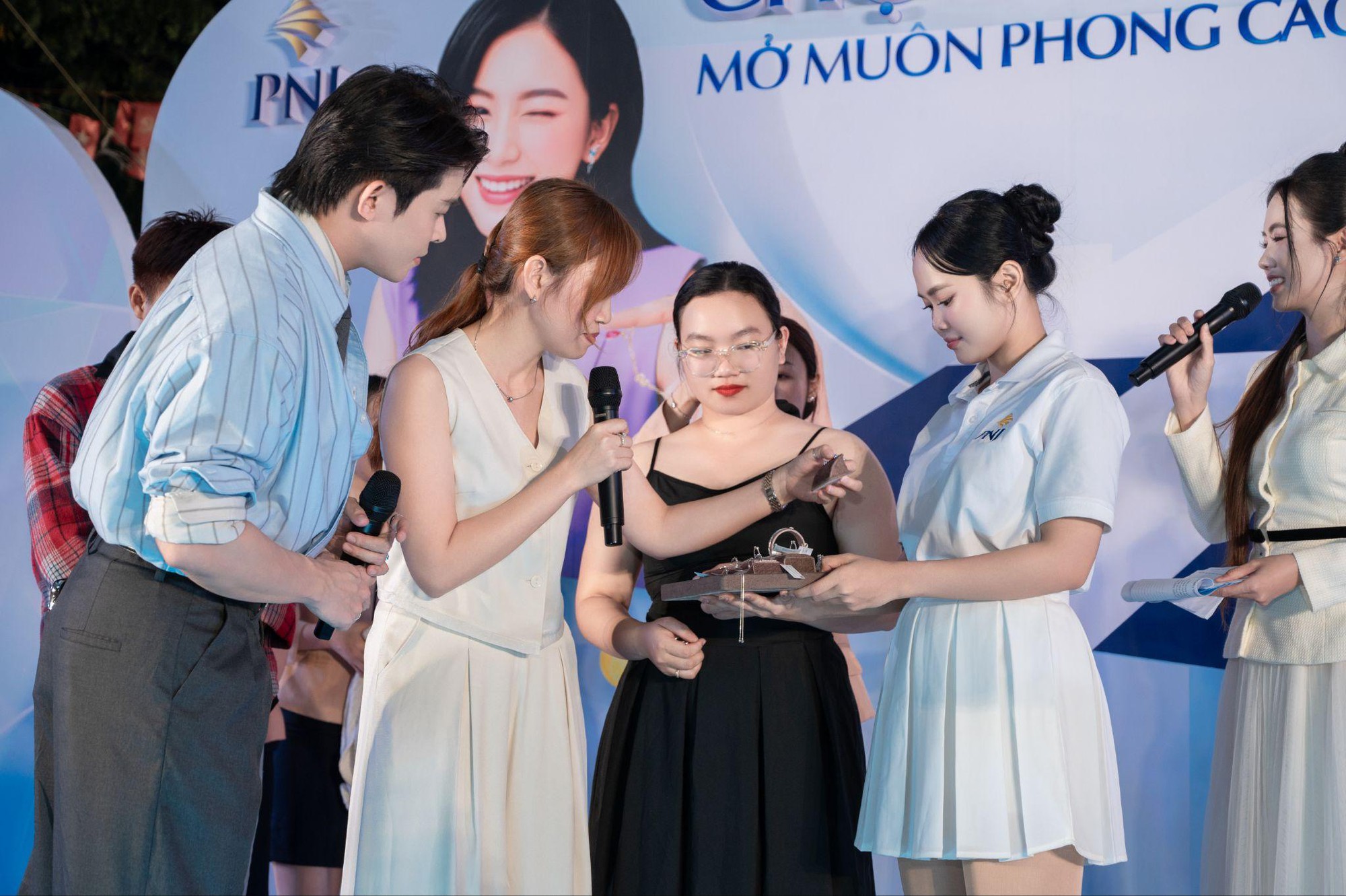 Dấu ấn PNJ Uni Tour 2025: Hơn 8.000 sinh viên đồng hành trên hành trình nâng tầm phong cách- Ảnh 4.