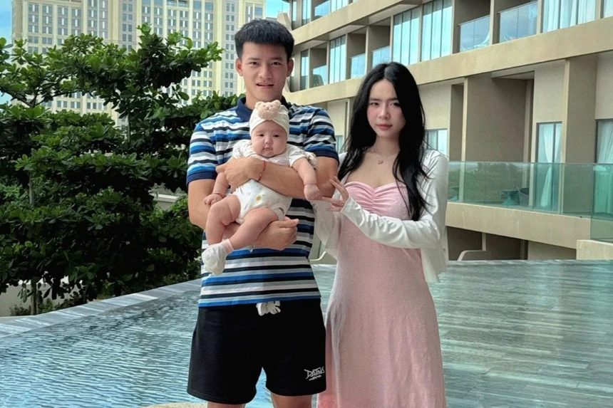 Vợ đẹp - con ngoan chính là hậu phương vững chắc để Thanh Nhàn có thể nỗ lực hết sức trên sân cỏ.