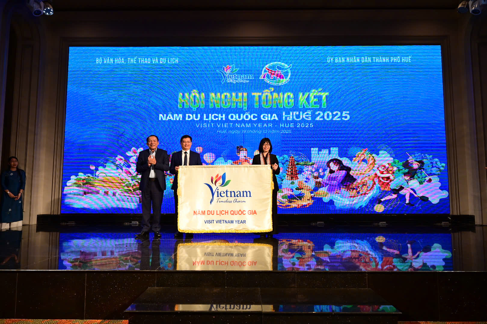 Bộ trưởng Bộ VH-TT&DL: Huế không chỉ xin đăng cai rồi làm được bao nhiêu thì làm - Ảnh 2.