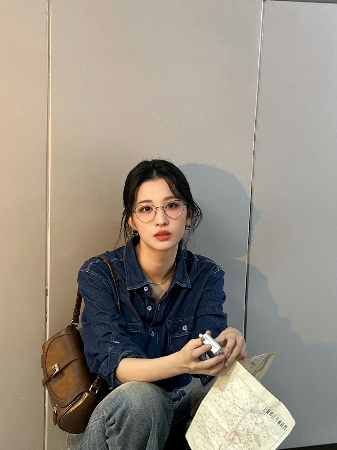 Bí ẩn sau đôi mắt đẹp mơ màng của 