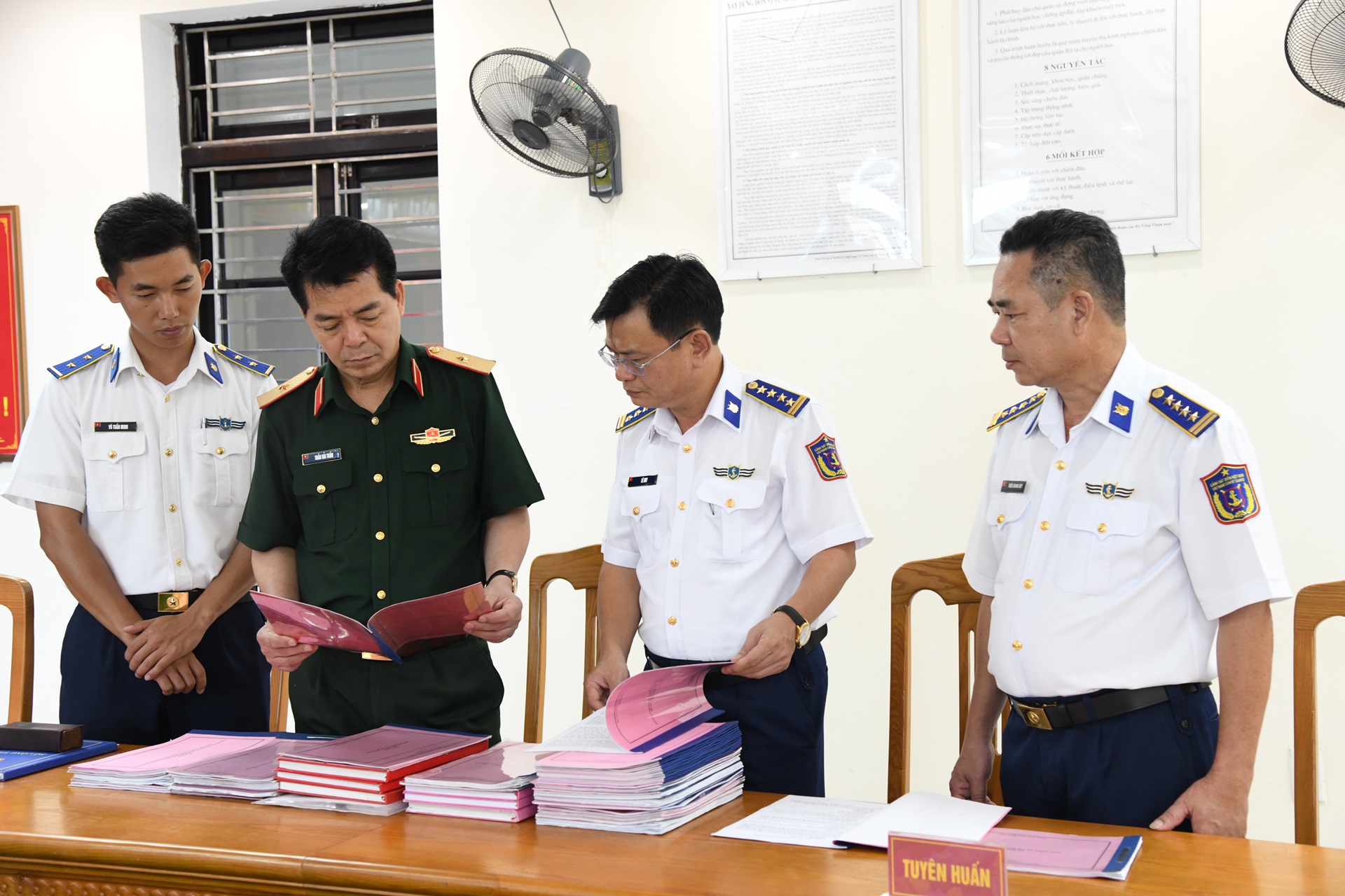 Tổng cục Chính trị kiểm tra tại Bộ tư lệnh Vùng Cảnh sát biển 2 3 Tổng cục Chính trị kiểm tra tại Bộ tư lệnh Vùng Cảnh sát biển 2 - Ảnh 3.