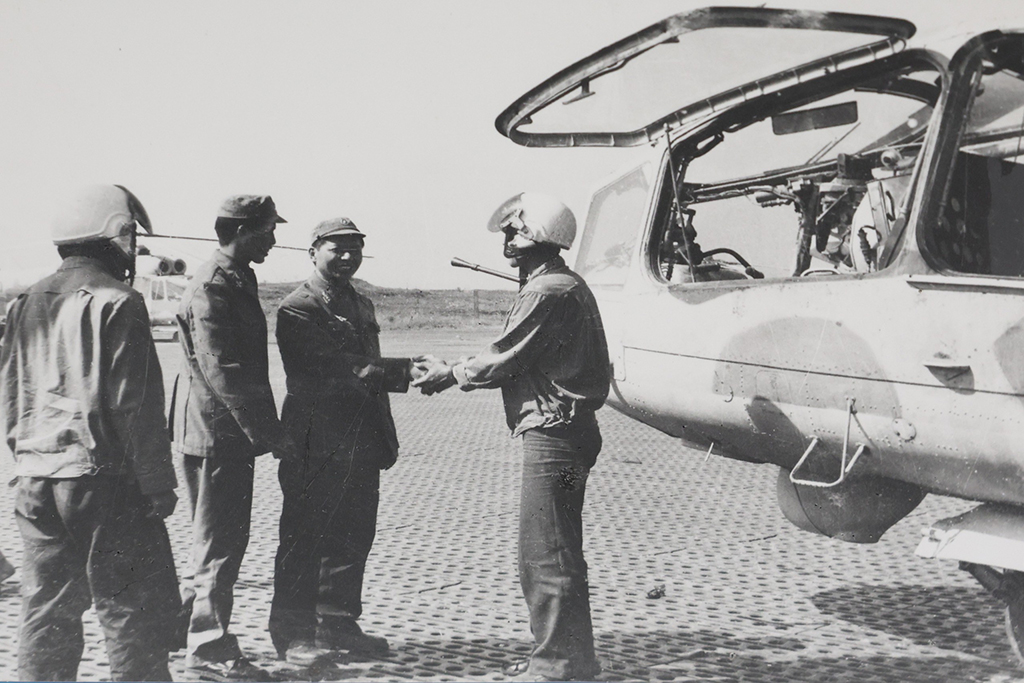 Trực thăng vũ trang của Không quân VN: Mi-24 huyền thoại - Ảnh 2.