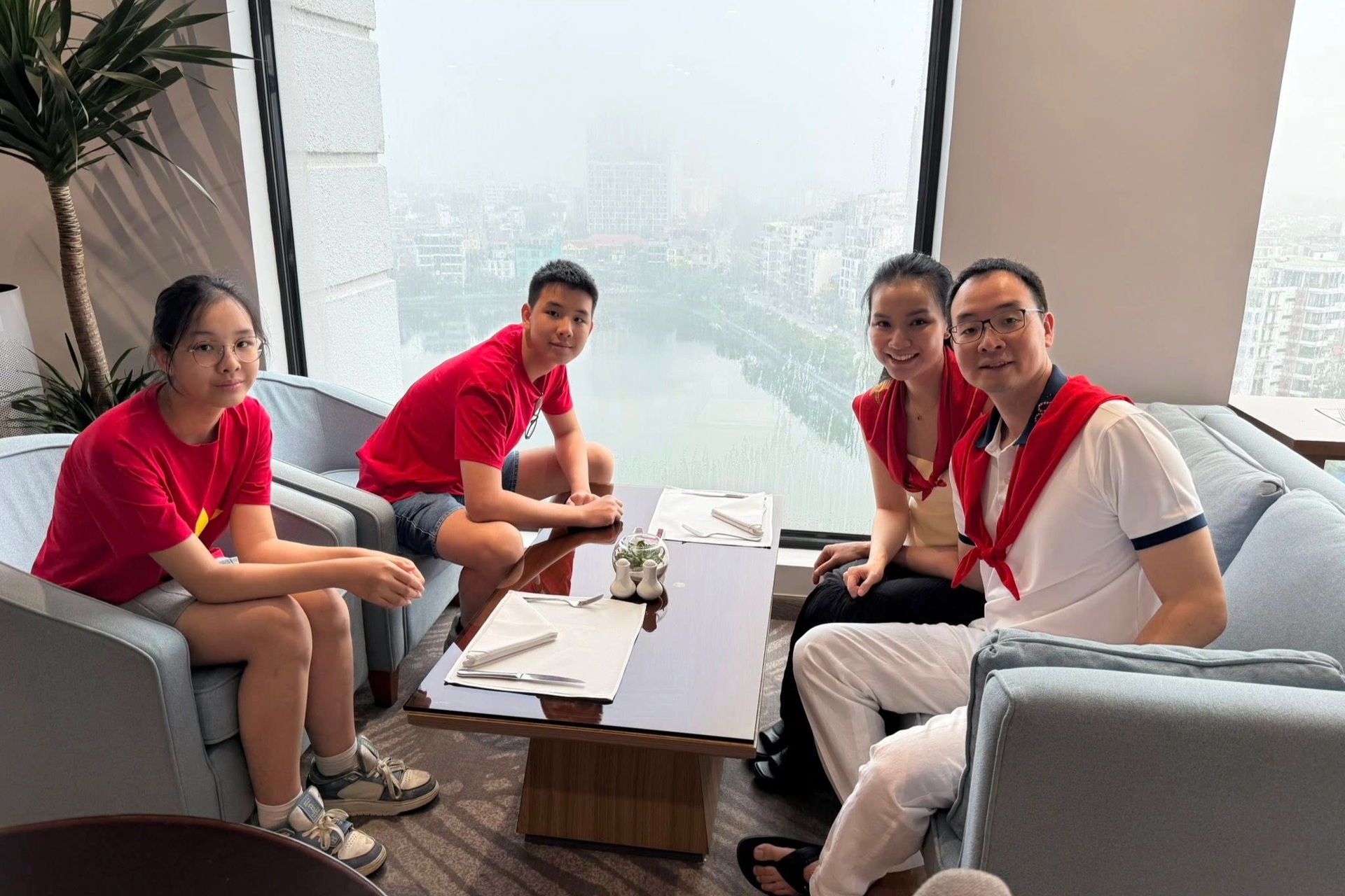 Con gái Hoa hậu Thùy Lâm: 12 tuổi cao 1,72m, bản sao nhan sắc của mẹ - 5