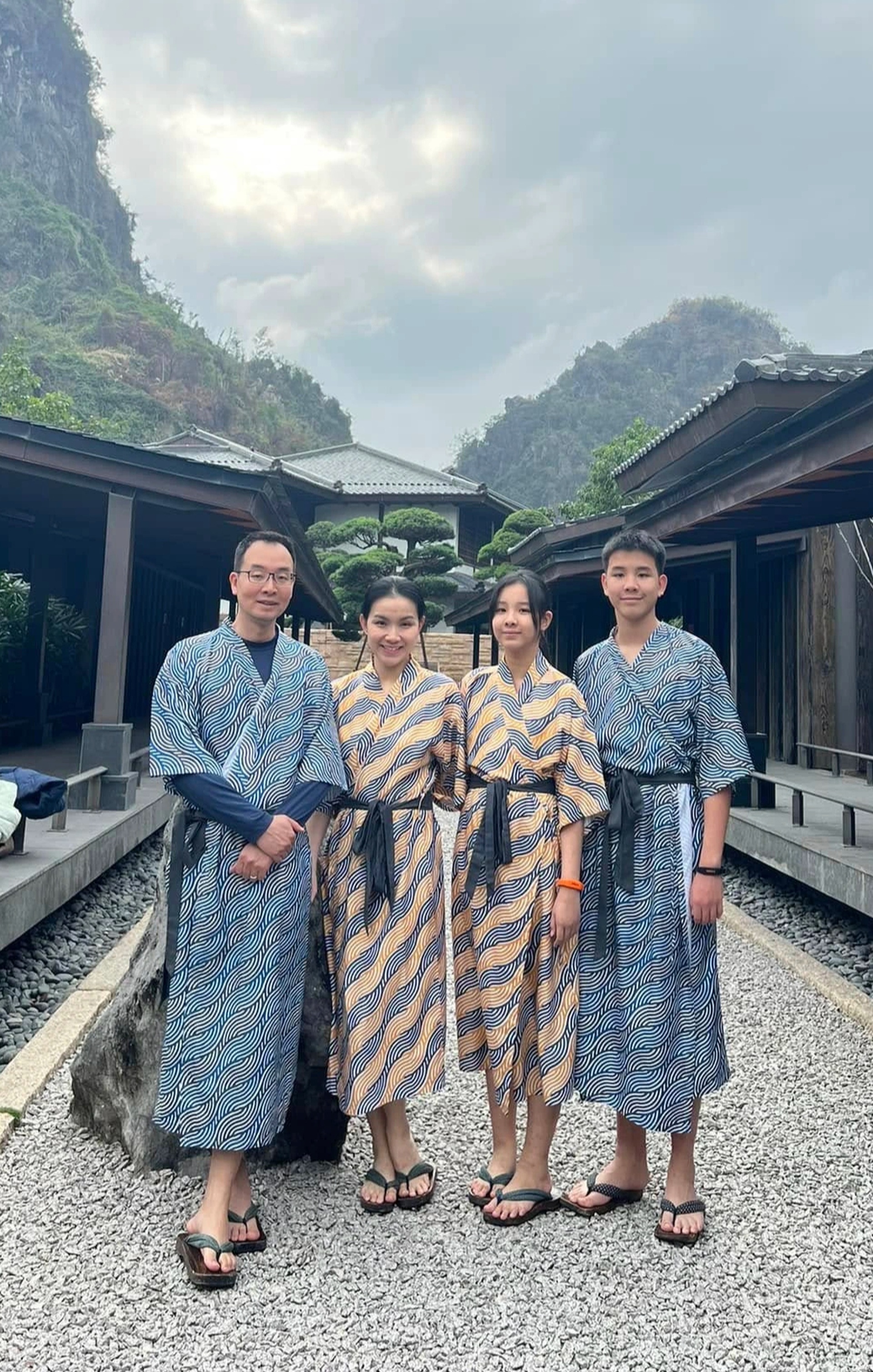 Con gái Hoa hậu Thùy Lâm: 12 tuổi cao 1,72m, bản sao nhan sắc của mẹ - 8