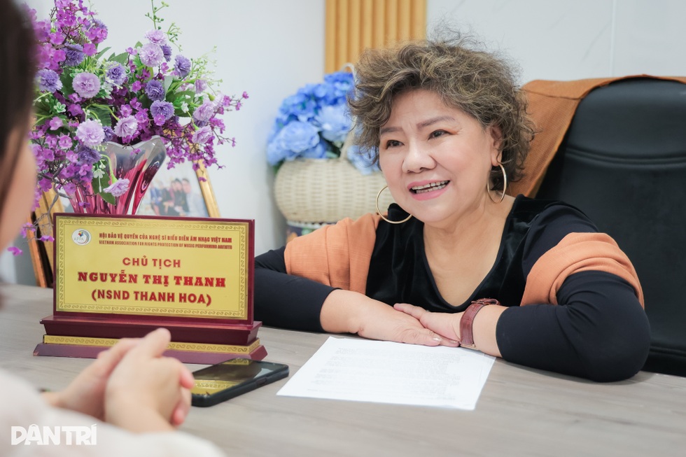 NSND Thanh Hoa tuổi 75: Hạnh phúc vì sống vô tư, chồng nuông chiều hết mực - 3