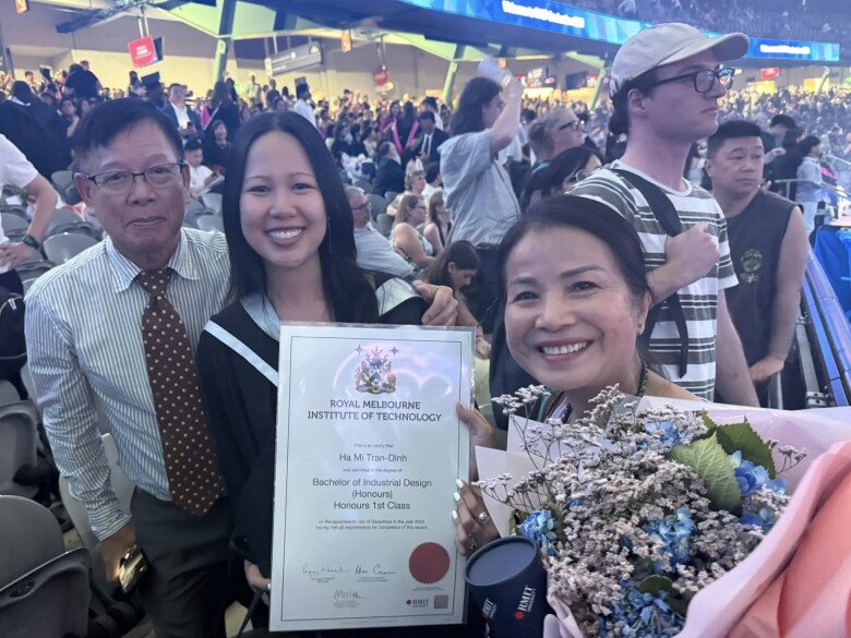 Con gái của NSƯT Minh Trang xinh đẹp và có thành tích học tập xuất sắc.