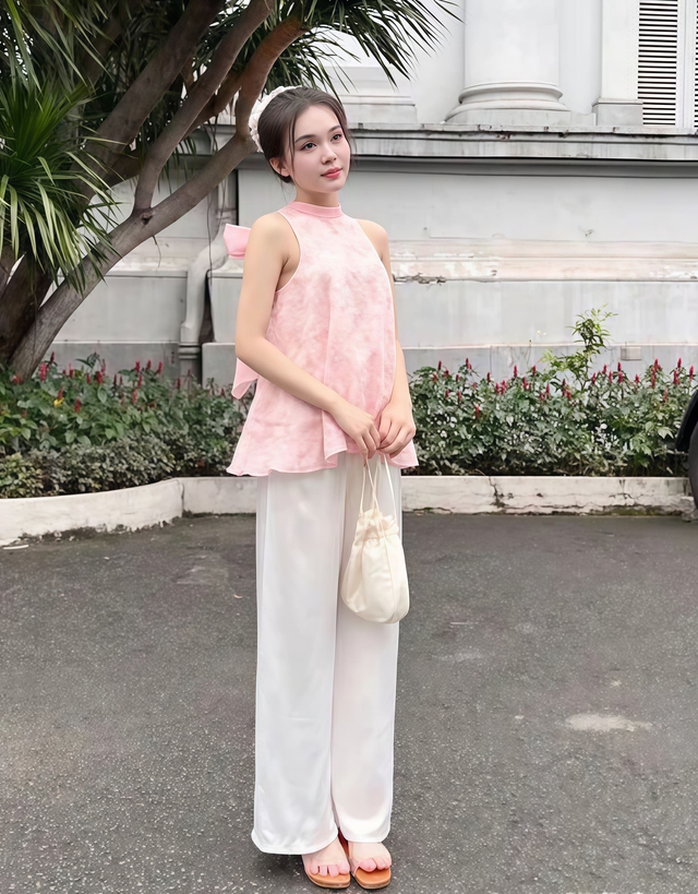 Áo cổ yếm pastel tinh tế tôn nét cổ điển quý phái- Ảnh 2.