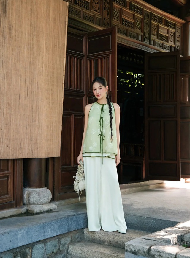 Áo cổ yếm pastel tinh tế tôn nét cổ điển quý phái- Ảnh 6.