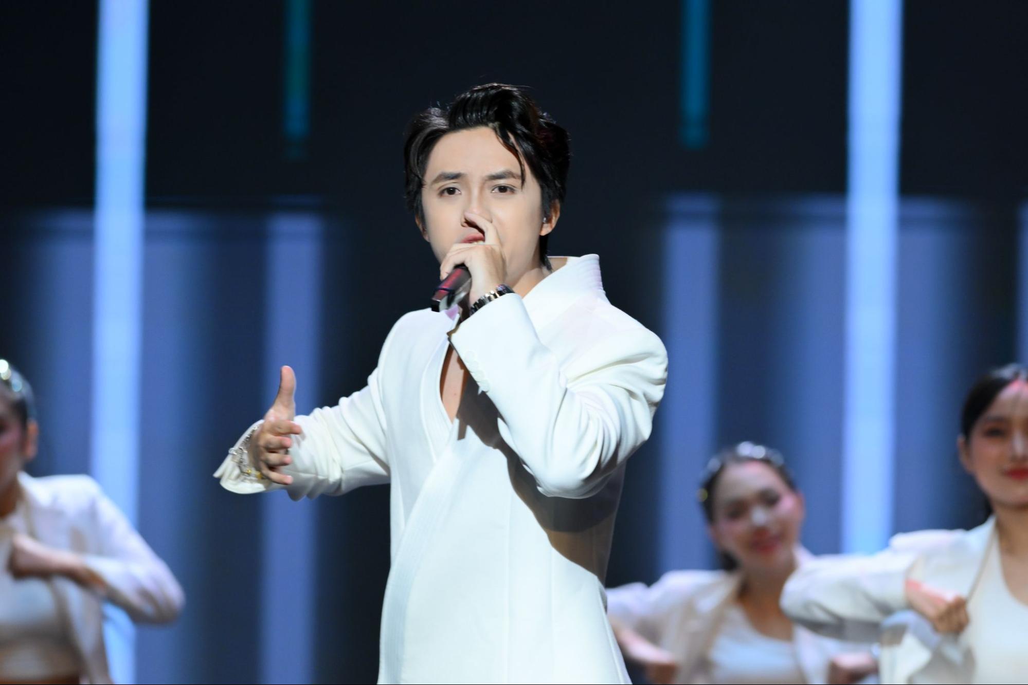 Nam rapper vừa “tốt nghiệp” Rap Việt đã ghi dấu tại sự kiện cấp Quốc gia, khoe ca khúc mới ai nghe cũng xúc động- Ảnh 2.